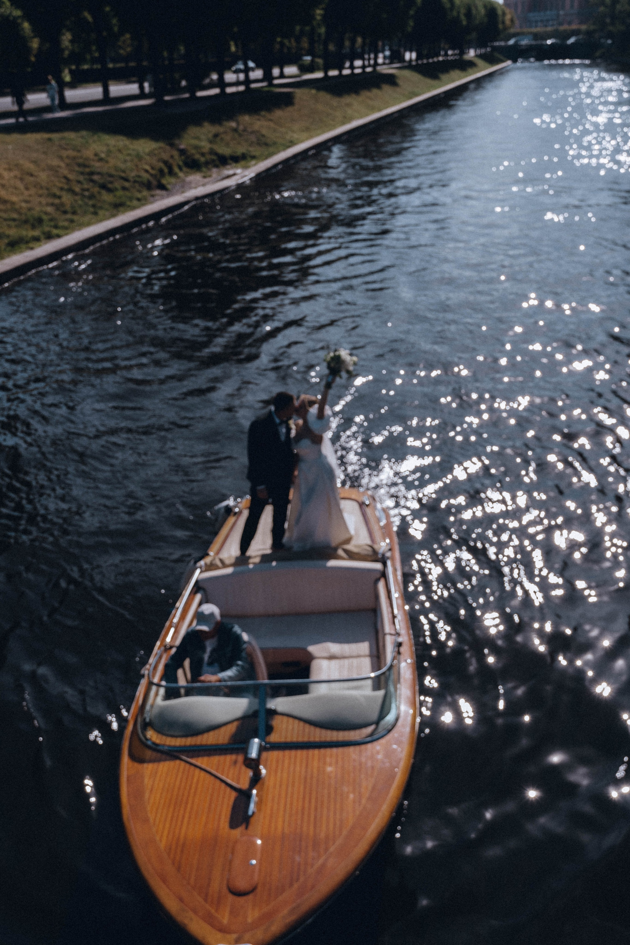 СВАДЕНБНАЯ СЬЕМКА НА КАТЕРЕ ПО КАНАЛАМ САНКТ-ПЕТЕРБУРГА И В АКВАТОРИИ НЕВЫ. Профессиональный фотограф, Санкт-Петербург — Виктория Богомолова
