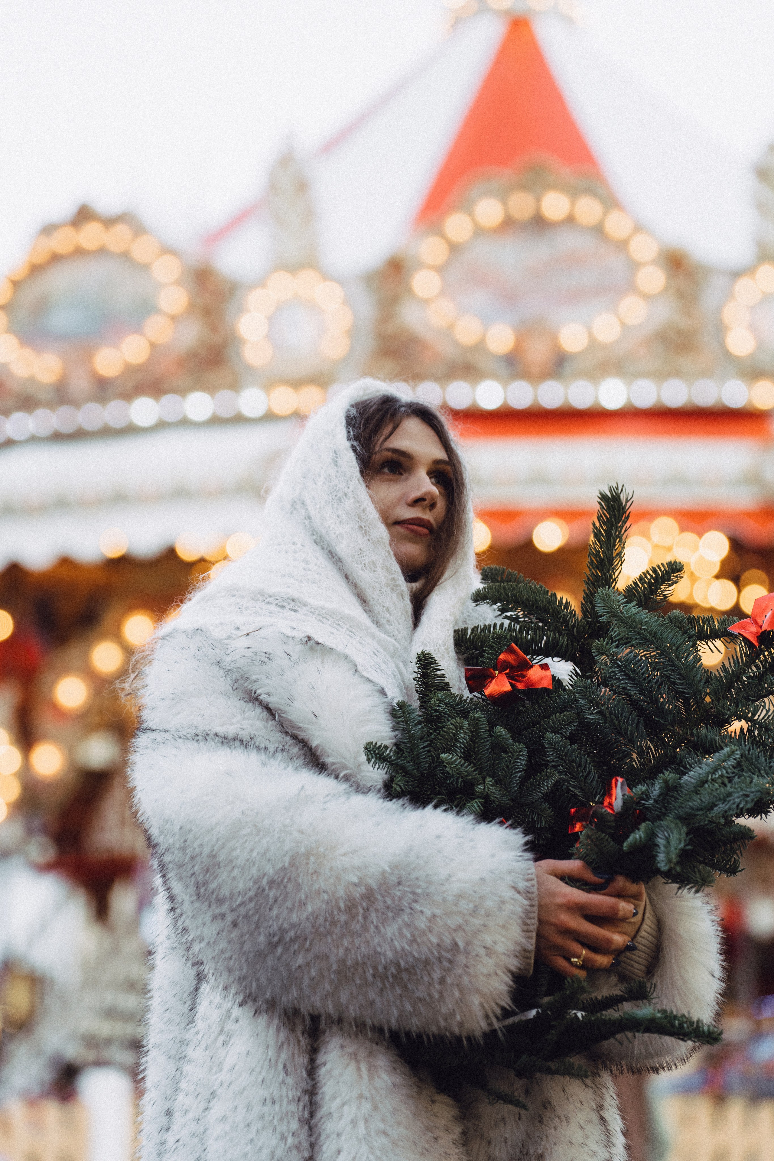 ПРОГУЛКА НА МАНЕЖНОЙ ПЛОЩАДИ ДЛЯ ДЕВУШКИ ПЕРЕД НОВЫМ ГОДОМ (НОВОГОДНЯЯ ФОТОСЕССИИЯ НА МАНЕЖНОЙ ПЛОЩАДИ). Профессиональный фотограф, Санкт-Петербург — Виктория Богомолова
