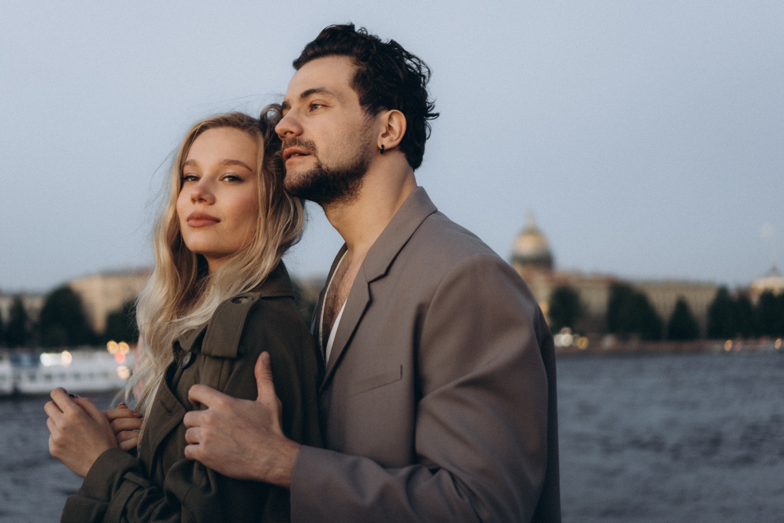 СВАДЕБНАЯ СЬЕМКА ПАРЫ НА РАССВЕТЕ В БЕЛЫЕ НОЧИ И ПРОГУЛКА С РАЗВОДНЫМИ МОСТАМИ И ПИКНИК ВОЗЛЕ ИСАКИЕВСКОГО СОБОРА. Профессиональный фотограф, Санкт-Петербург — Виктория Богомолова