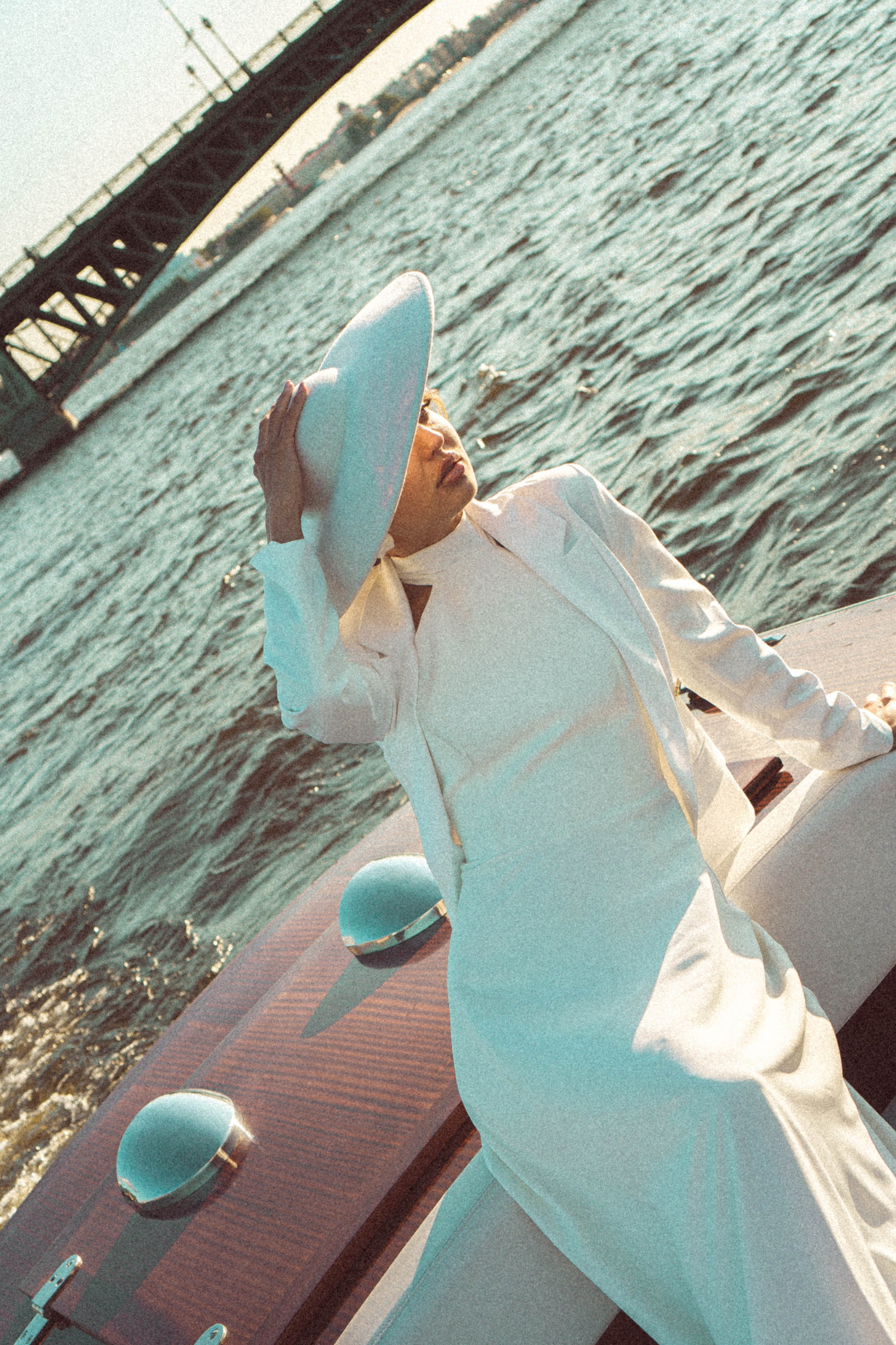 СВАДЕНБНАЯ СЬЕМКА НА КАТЕРЕ ПО КАНАЛАМ САНКТ-ПЕТЕРБУРГА И В АКВАТОРИИ НЕВЫ. Профессиональный фотограф, Санкт-Петербург — Виктория Богомолова