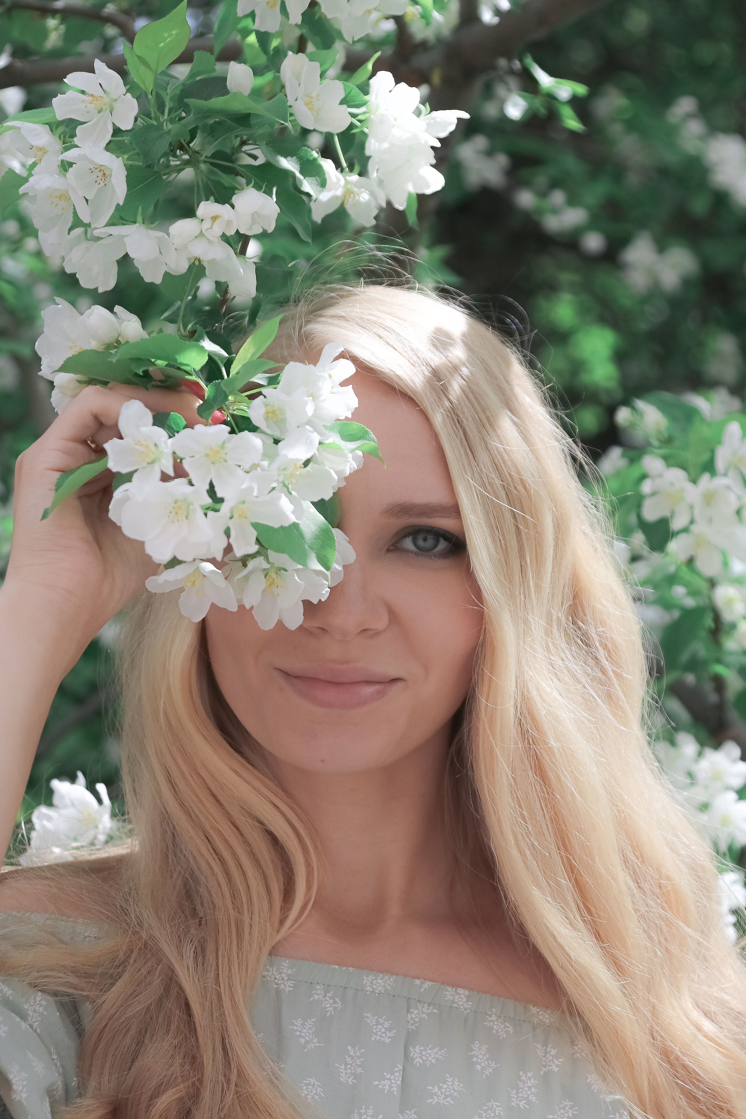 Любовь и цветущая яблоня. Портретный и пейзажный фотограф Никита Павлов