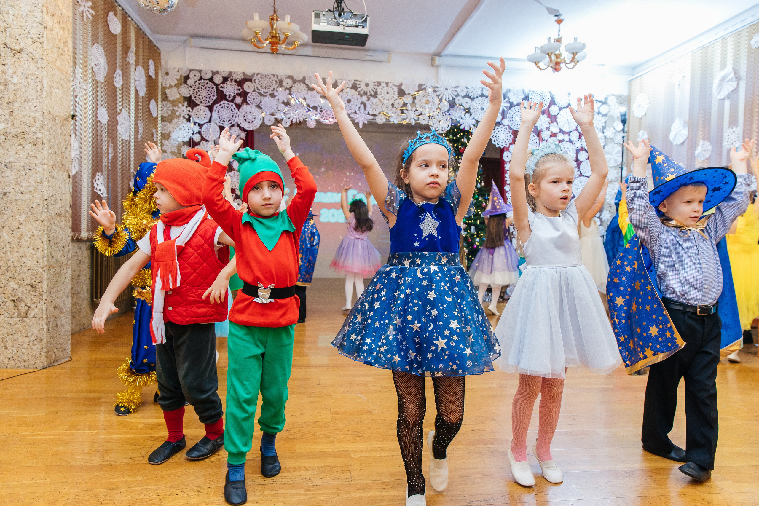 Детский сад № 93 — Утренник (27.12.2024). Свадебный и семейный фотограф Крамар Наталья