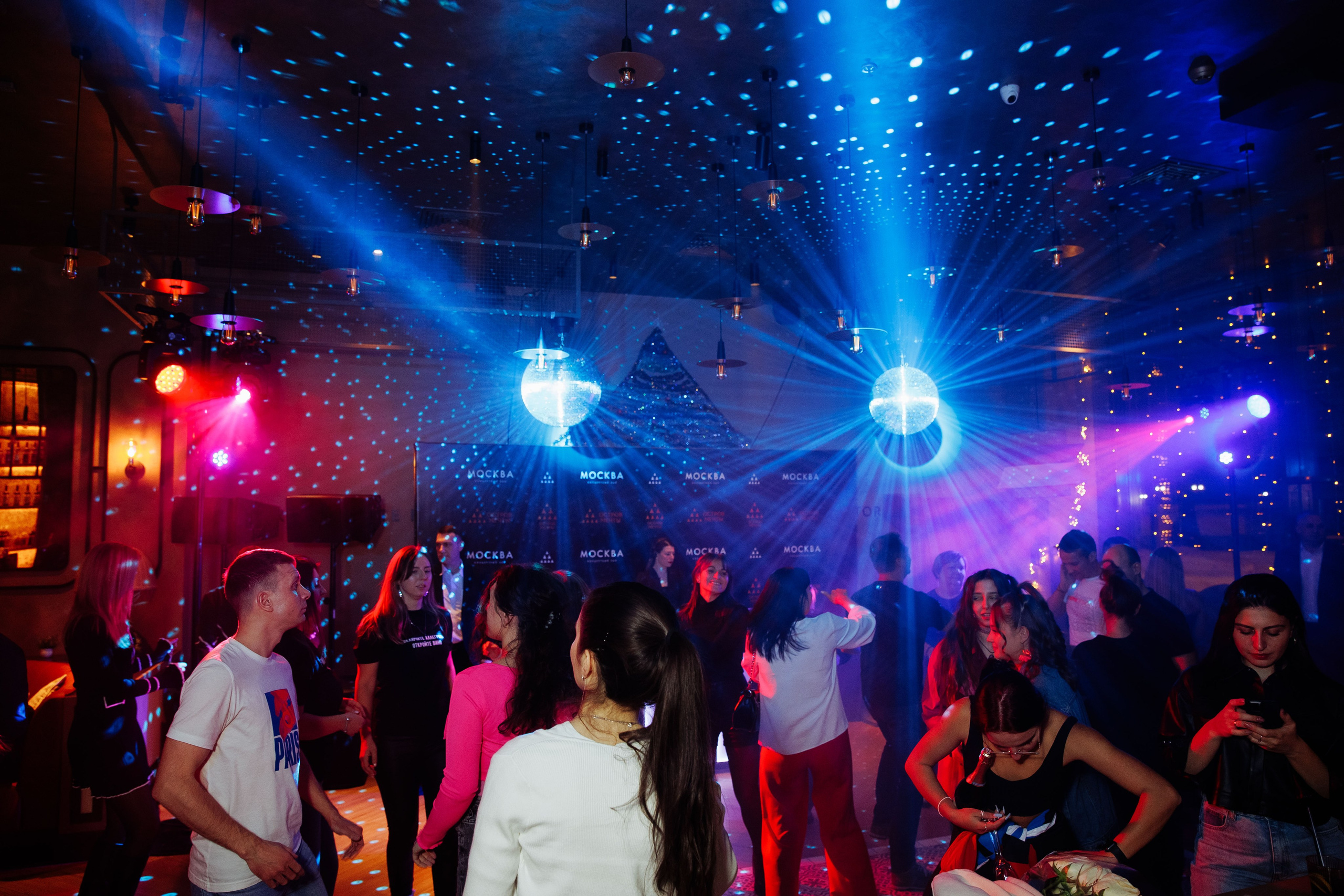 Открытие ресторана Baleno в Острове мечты. Репортажный фотограф на мероприятие в Москве Алексей Терентьев