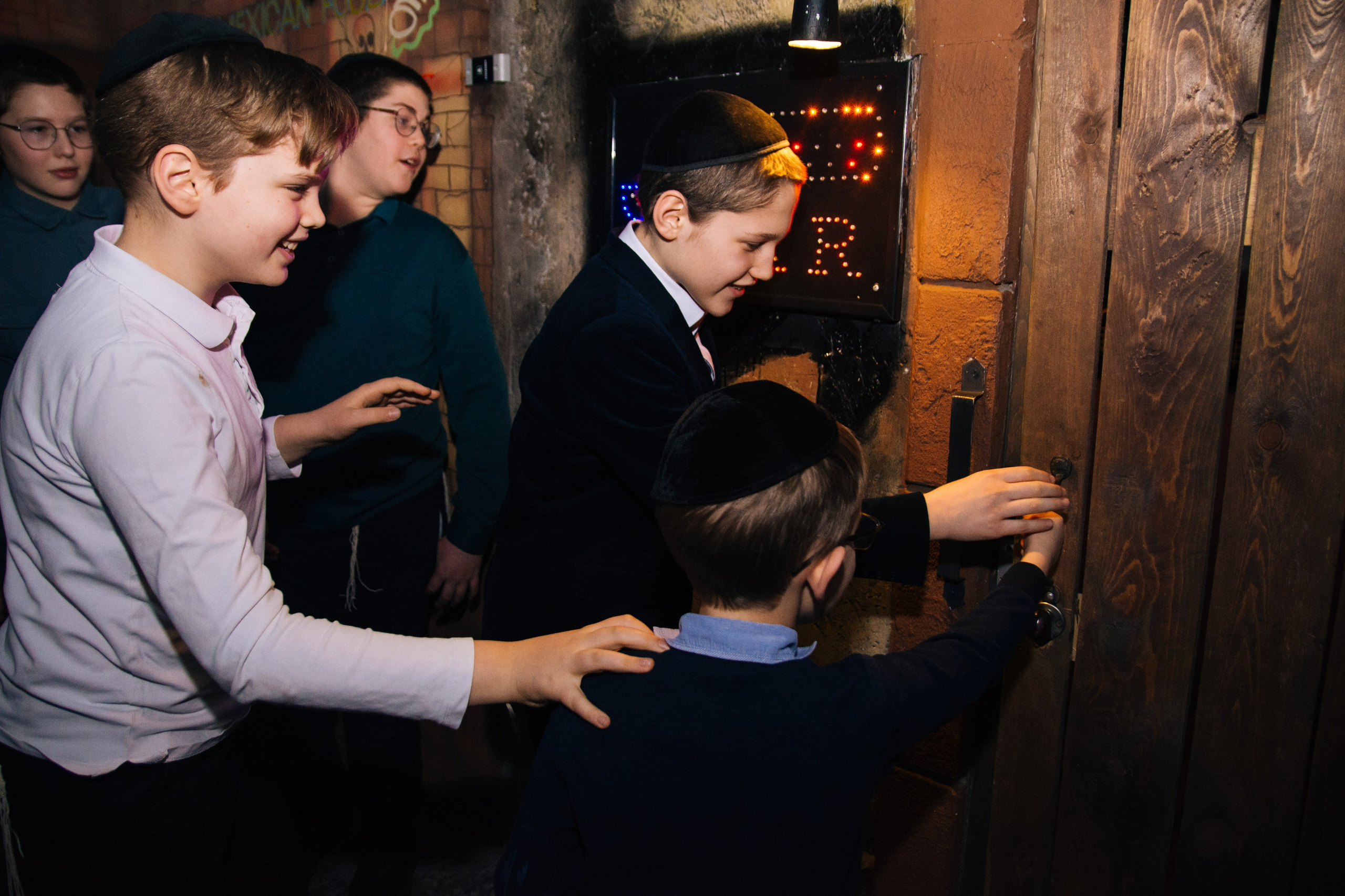 Квест в Нелогике. Фотограф в Москве. Индивидуальные и парные съёмки, мероприятия, промо-съёмки для артистов