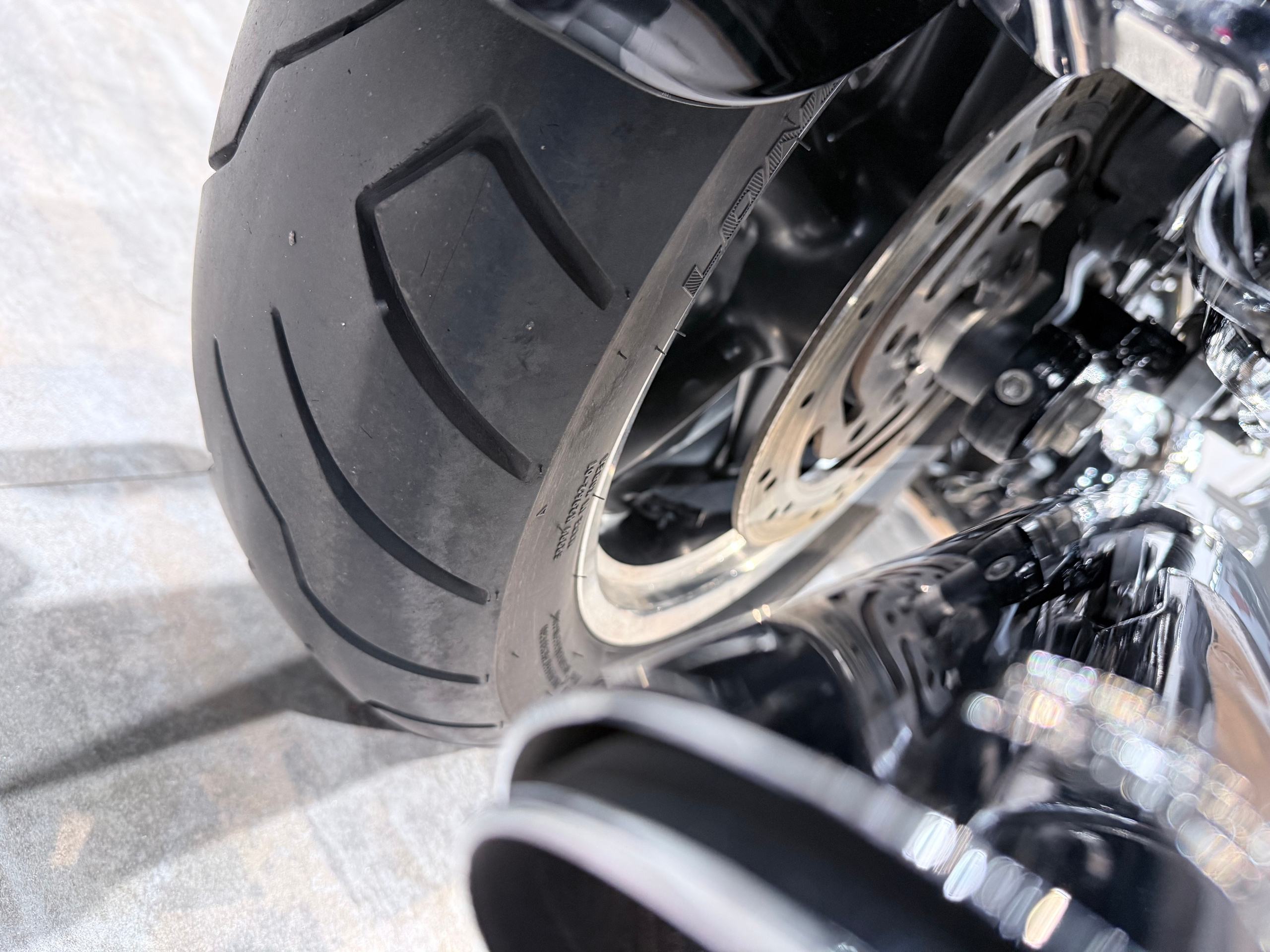 Купить Harley-Davidson 2012 HD Dyna Switchback (Vivid Black) (Softail/Dyna) — подробнее на сайте. Hello Davidson, Москва. Только хорошие мотоциклы…