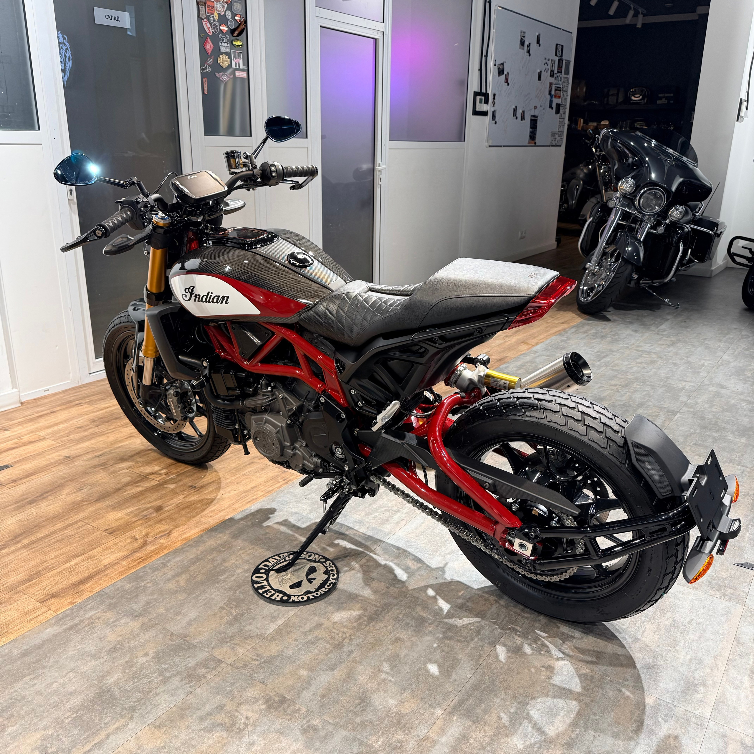 Купить 2021 Indian FTR Carbon Race Replica — подробнее на сайте. Hello Davidson, Москва. Только хорошие мотоциклы…