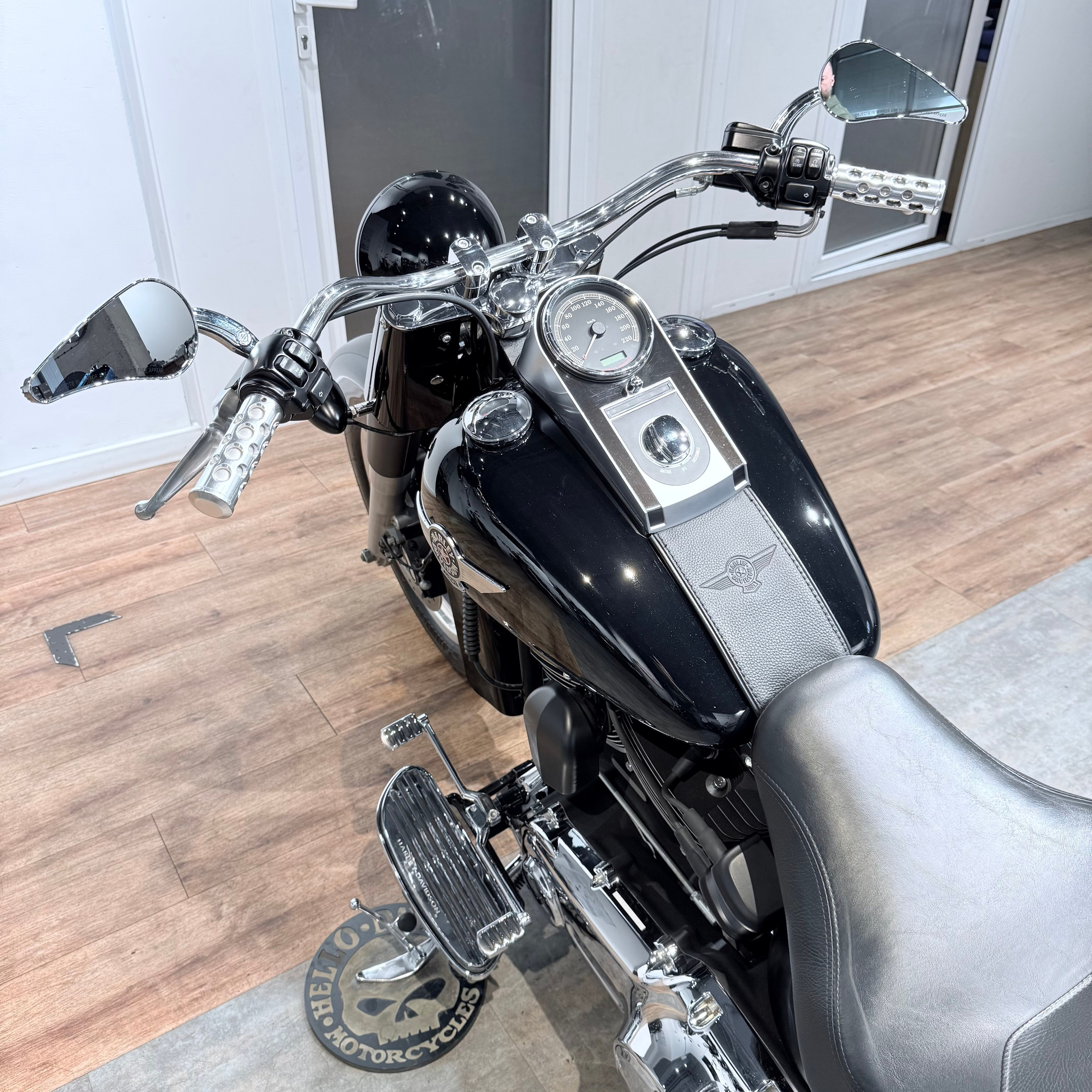 2011 Fat Boy АВS Vivd Вlаck Vanсе & Hinеs. Hello Davidson, Москва. Только хорошие мотоциклы…