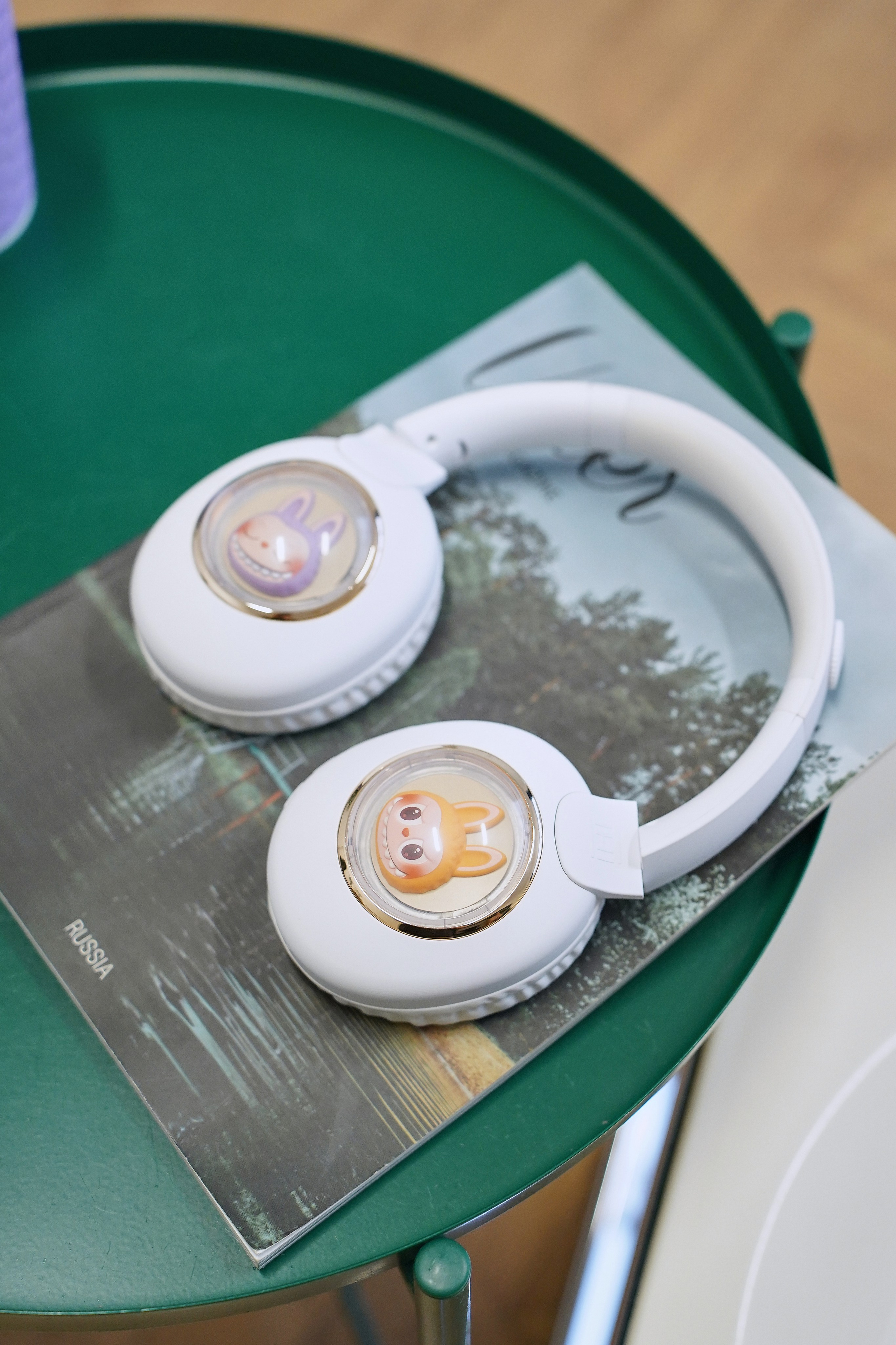 Наушники в интерьере. Фотограф