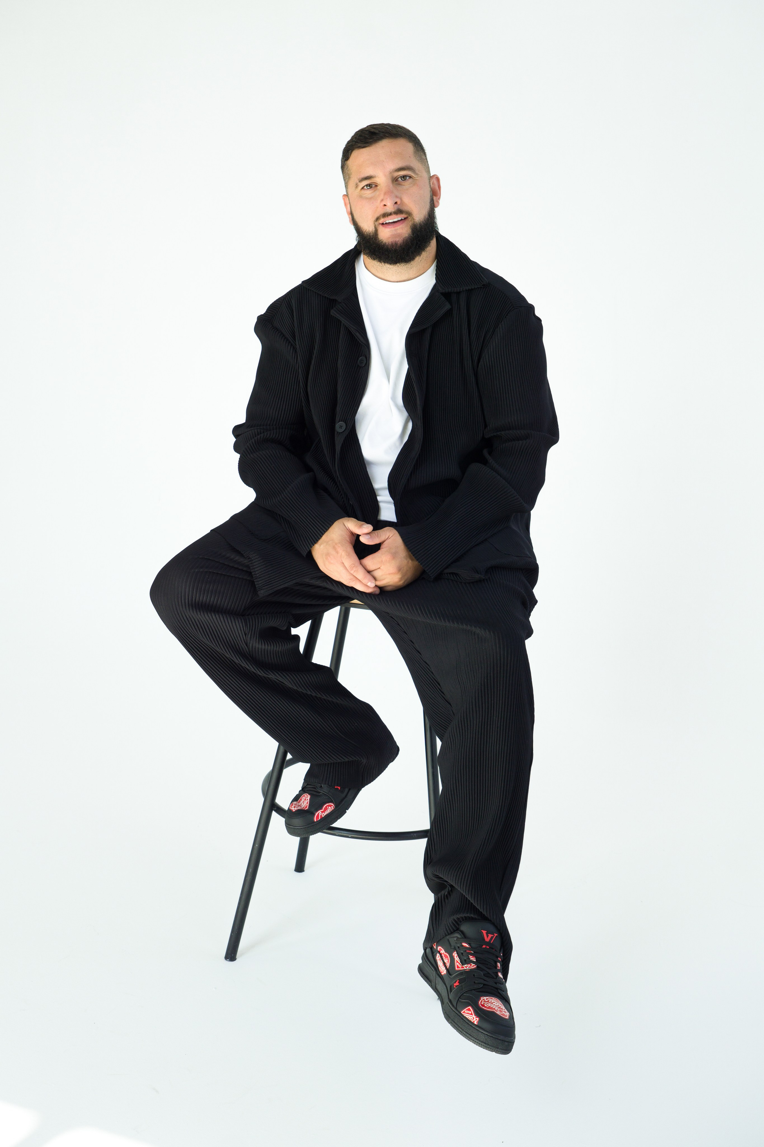 М и В. Фотограф