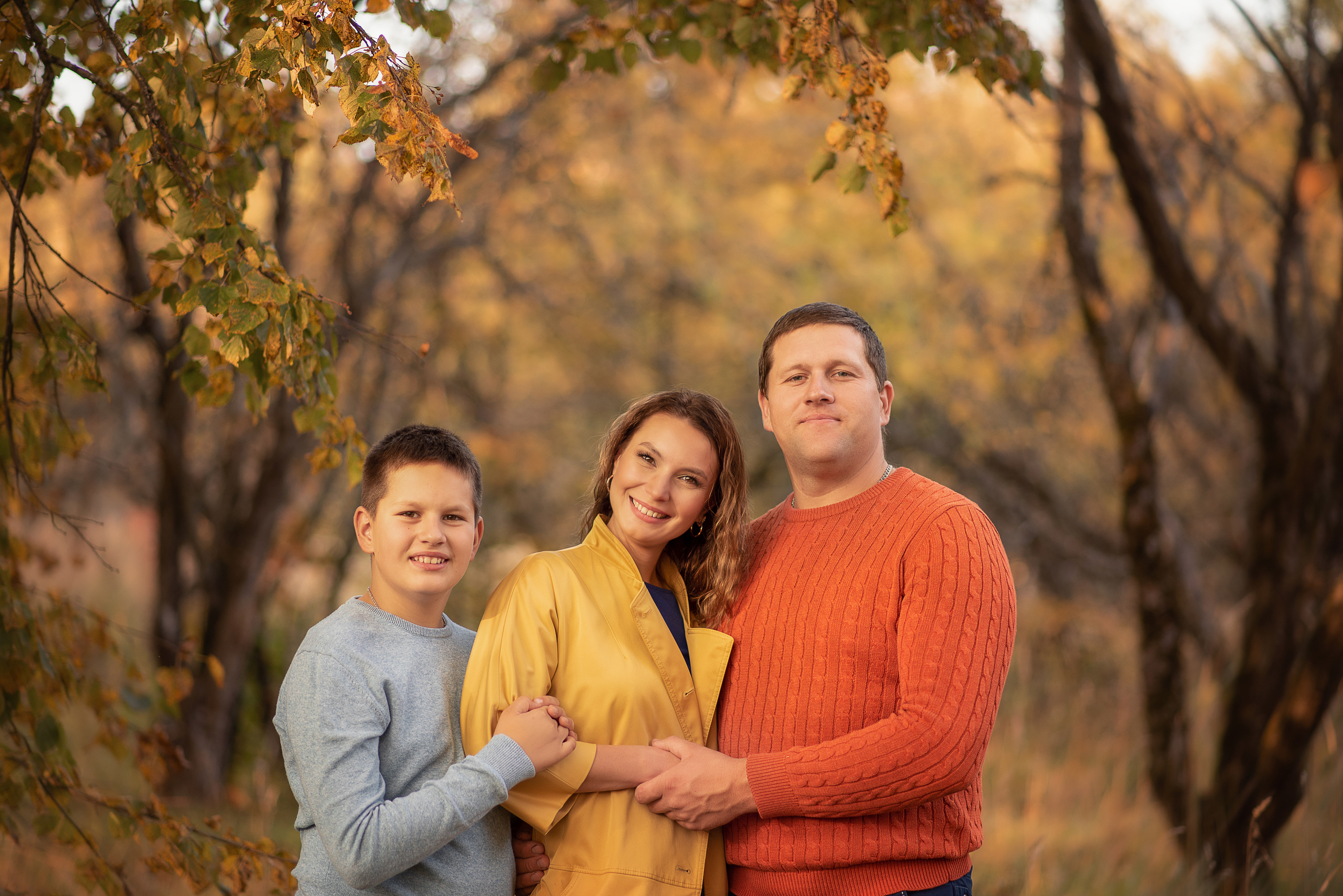 Осенняя фотосессия Александры, Николая и Миши. Семейный и женский фотограф Тула