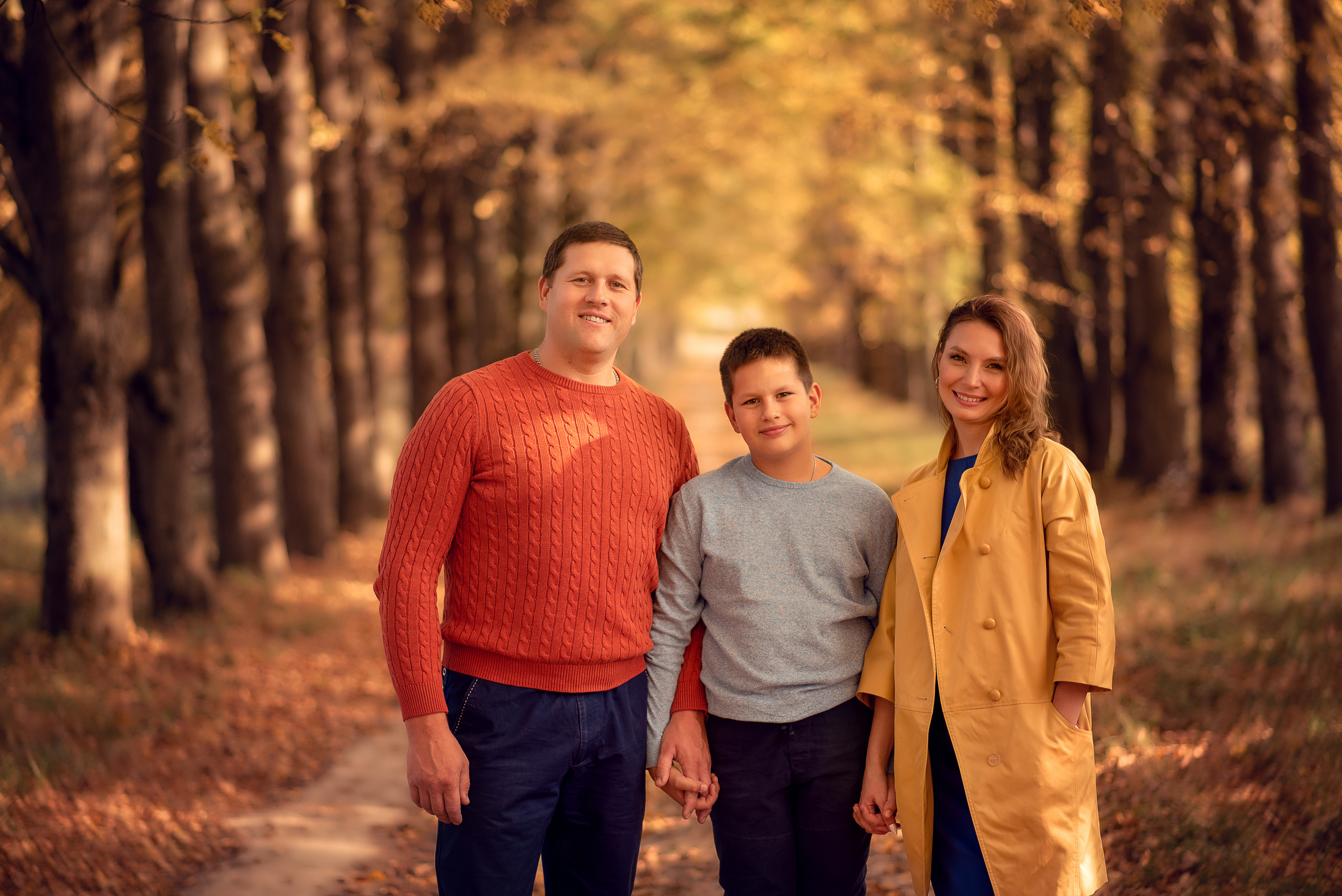 Осенняя фотосессия Александры, Николая и Миши. Семейный и женский фотограф Тула