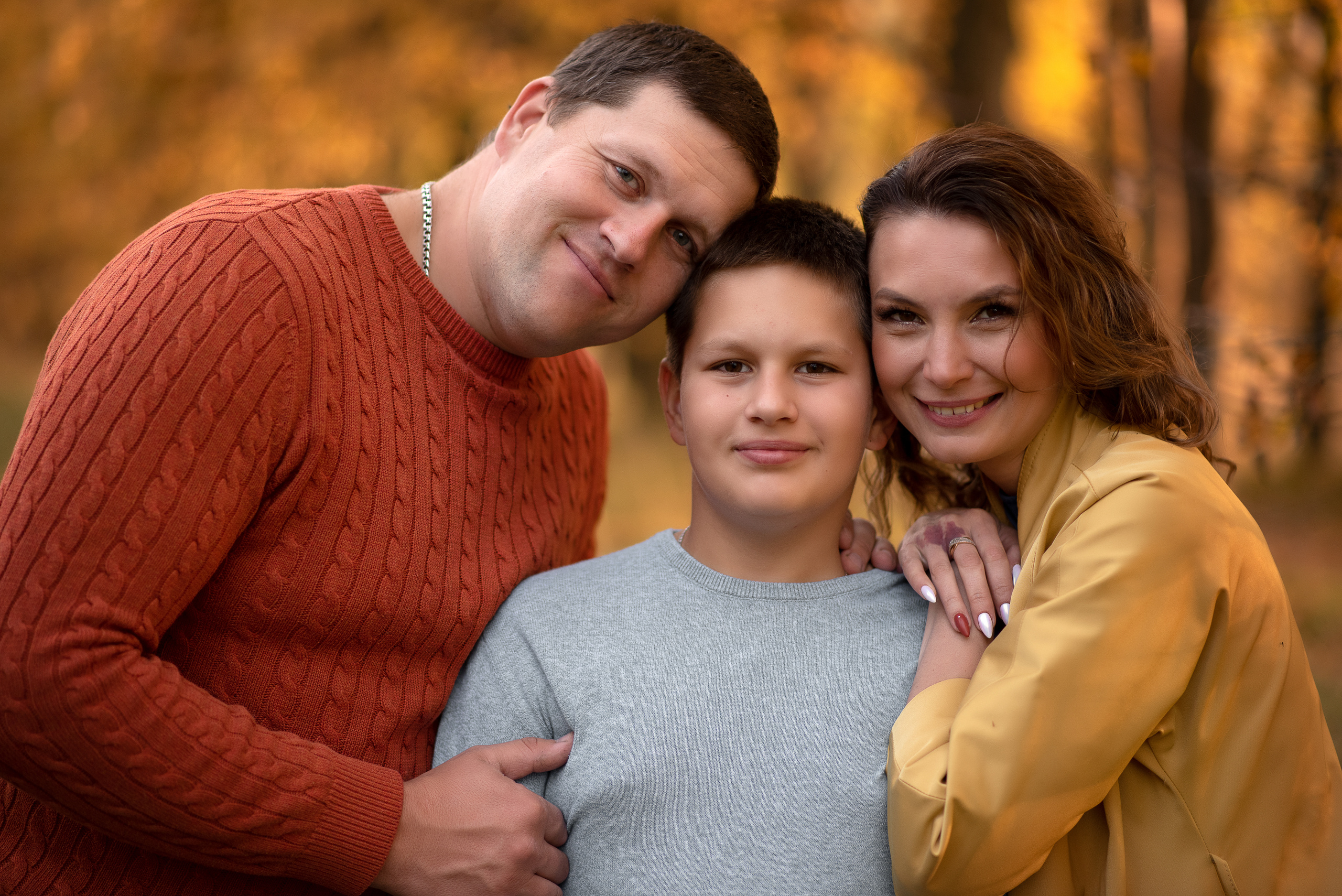 Осенняя фотосессия Александры, Николая и Миши. Семейный и женский фотограф Тула