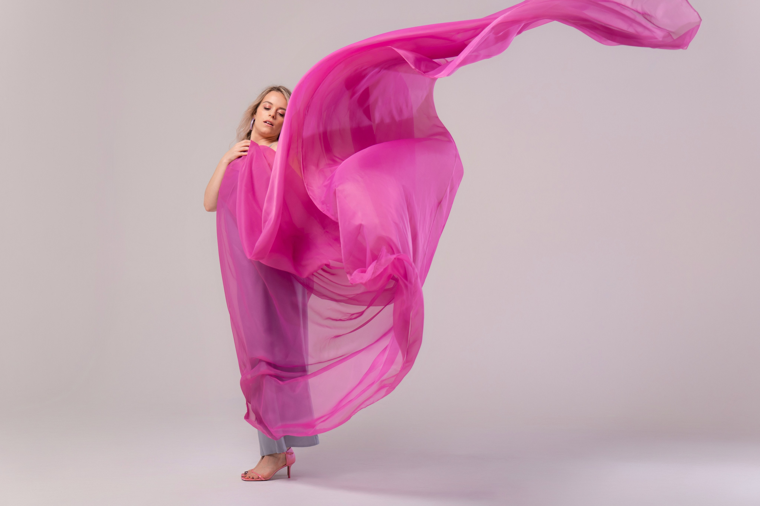 Женская фотосессия на циклораме. Портретный и репортажный фотограф в Сочи Рамодина Юлия