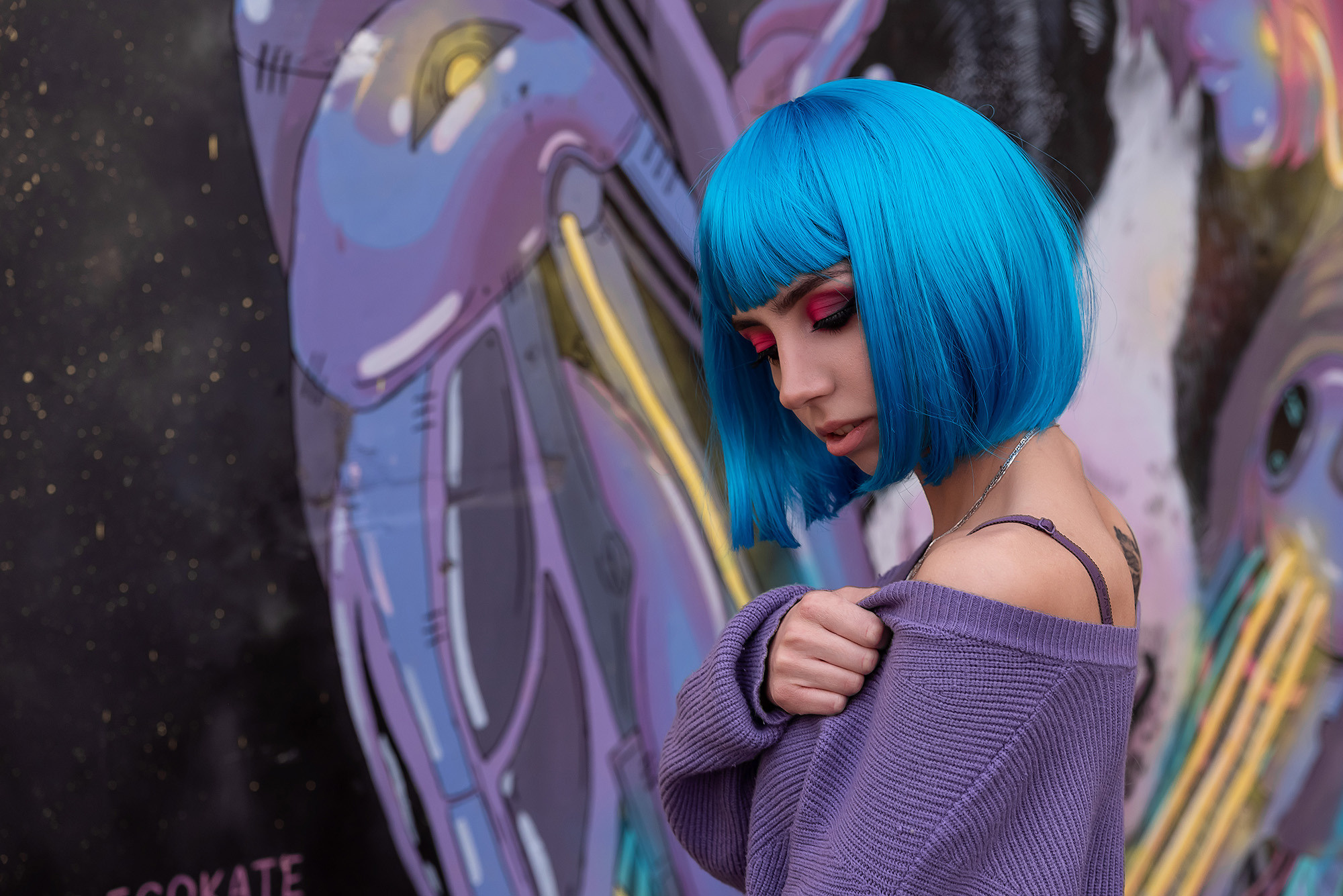 девушка в голубом парике томск