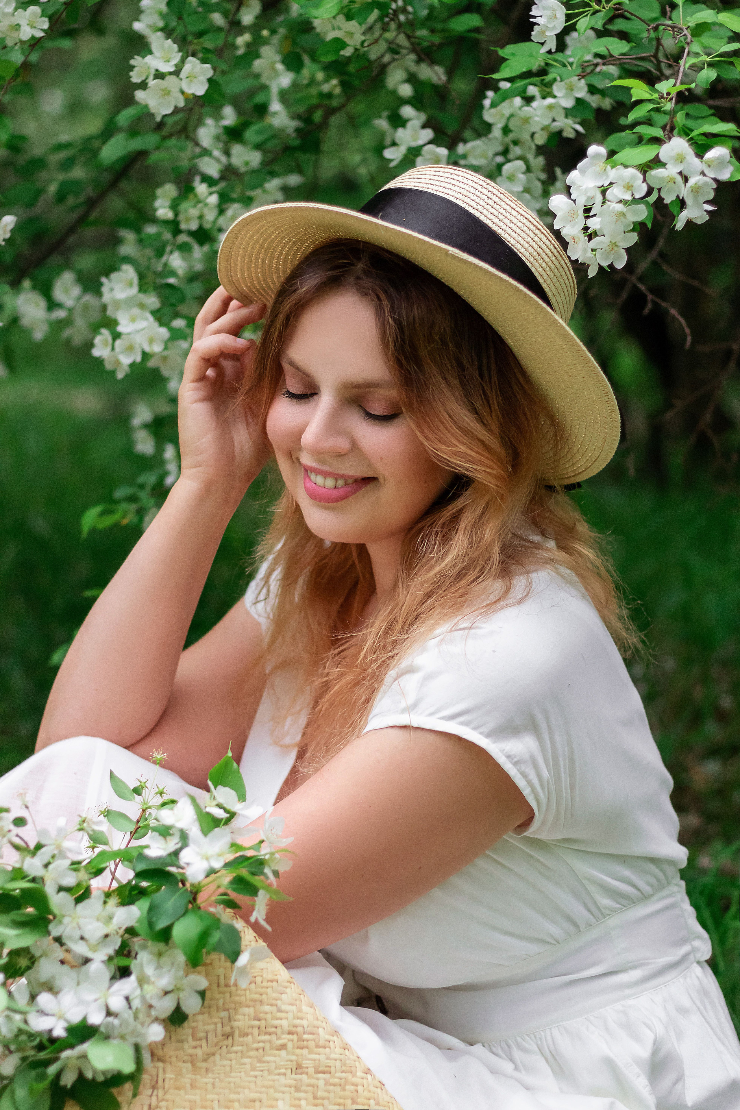 весеннее фото девушка с цветами томск