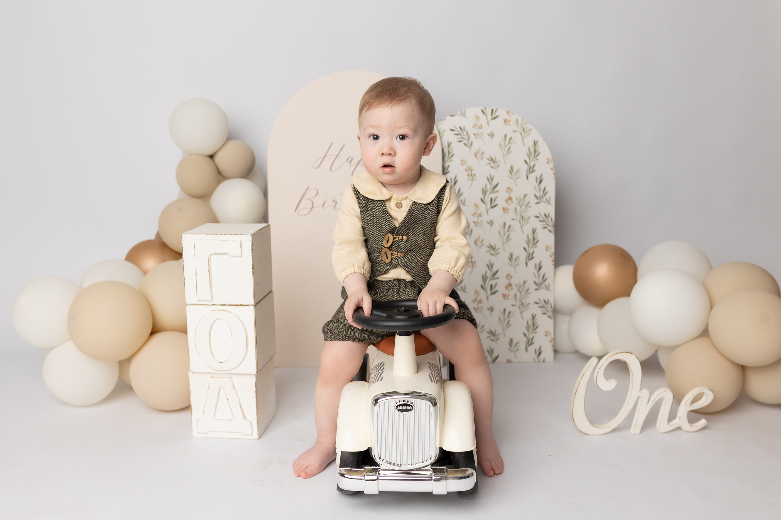 От 9 месяцев  - Фотограф новорожденных: магия детства в каждом снимке. Фотограф новорожденных: волшебные моменты первых дней жизни