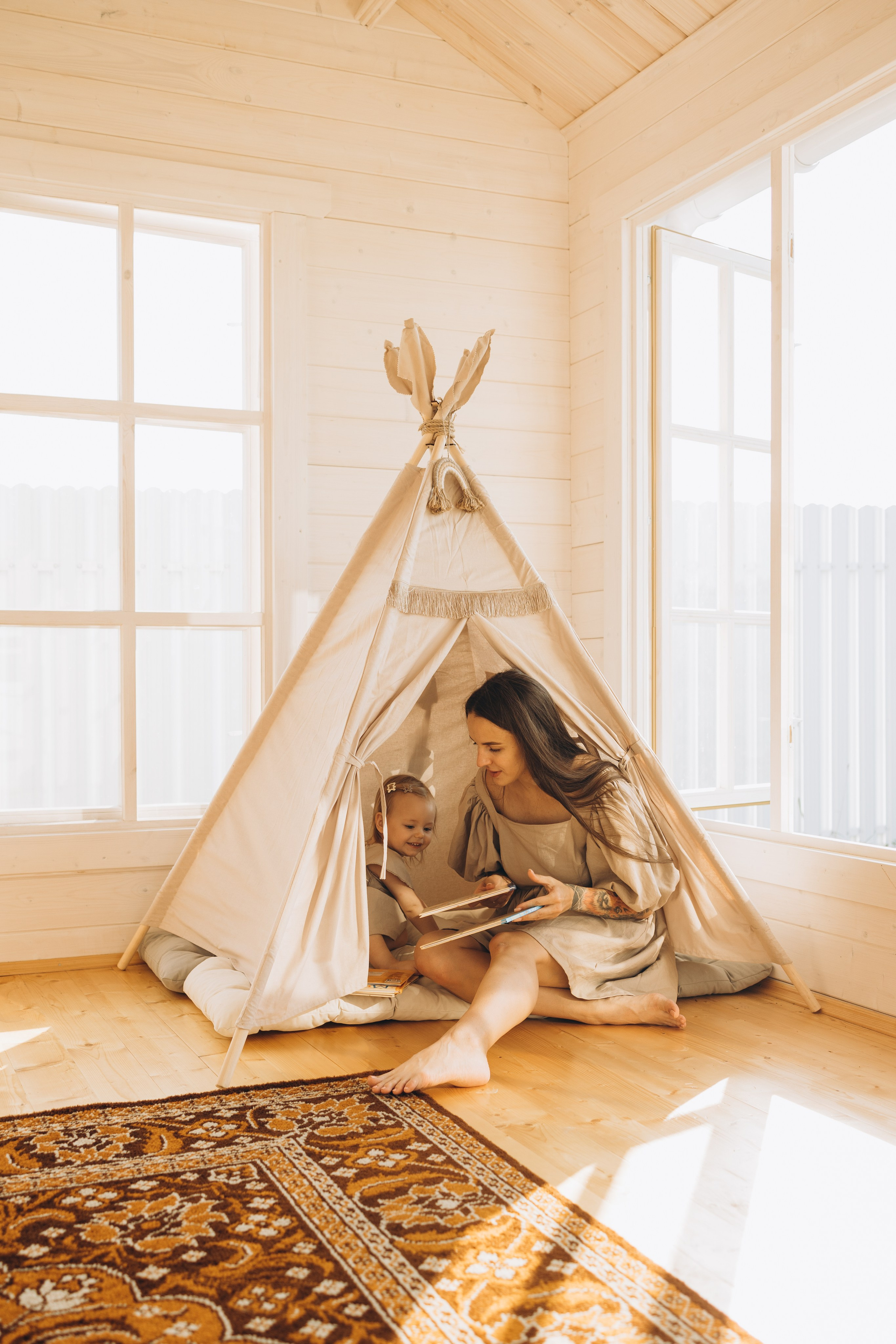 Оля и Мирослава Беседка. Семейный фотограф в Москве Виктория Ястребинская