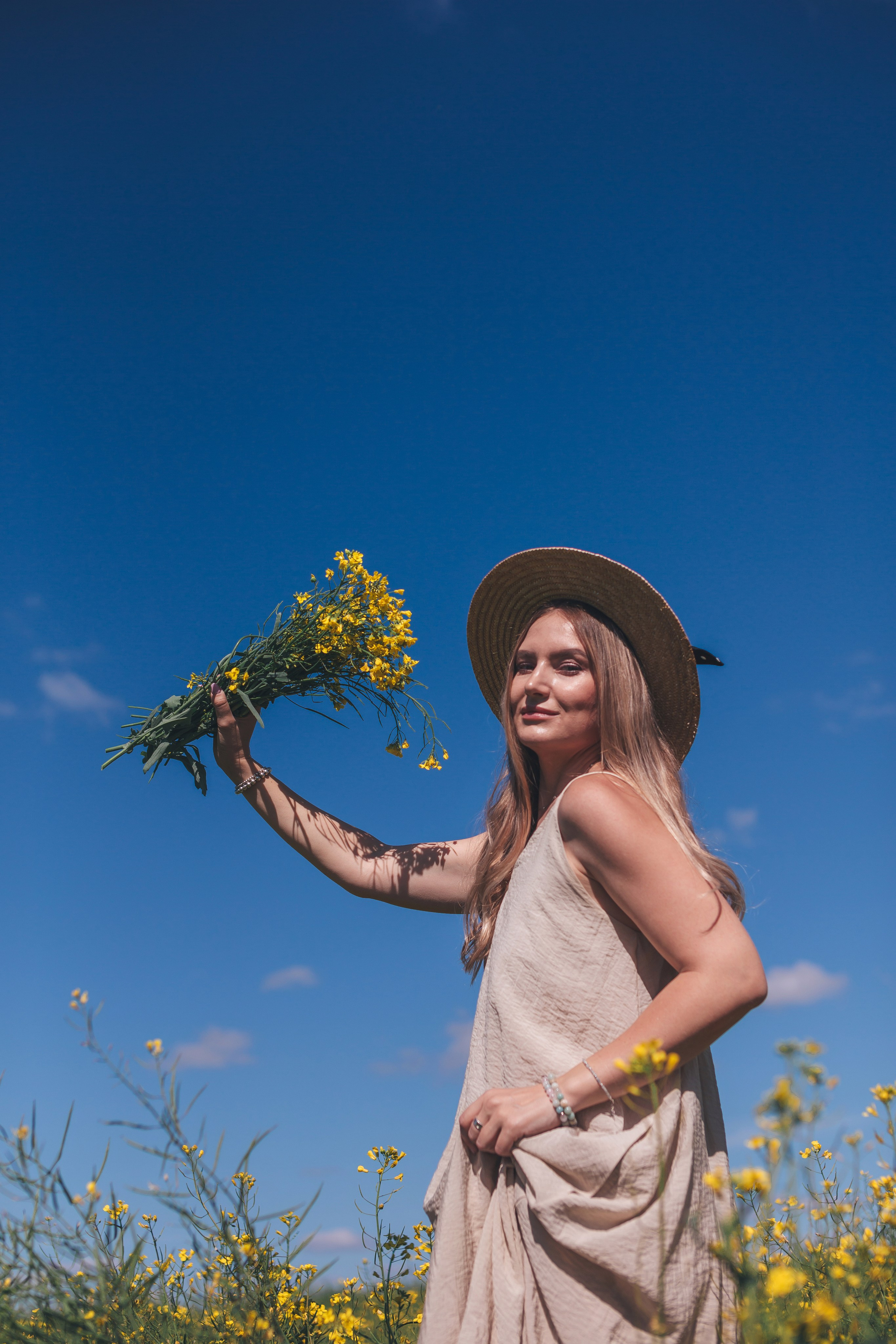 Рапсовое поле. Семейный и художественный фотограф в Тюмени Юлия Логинова