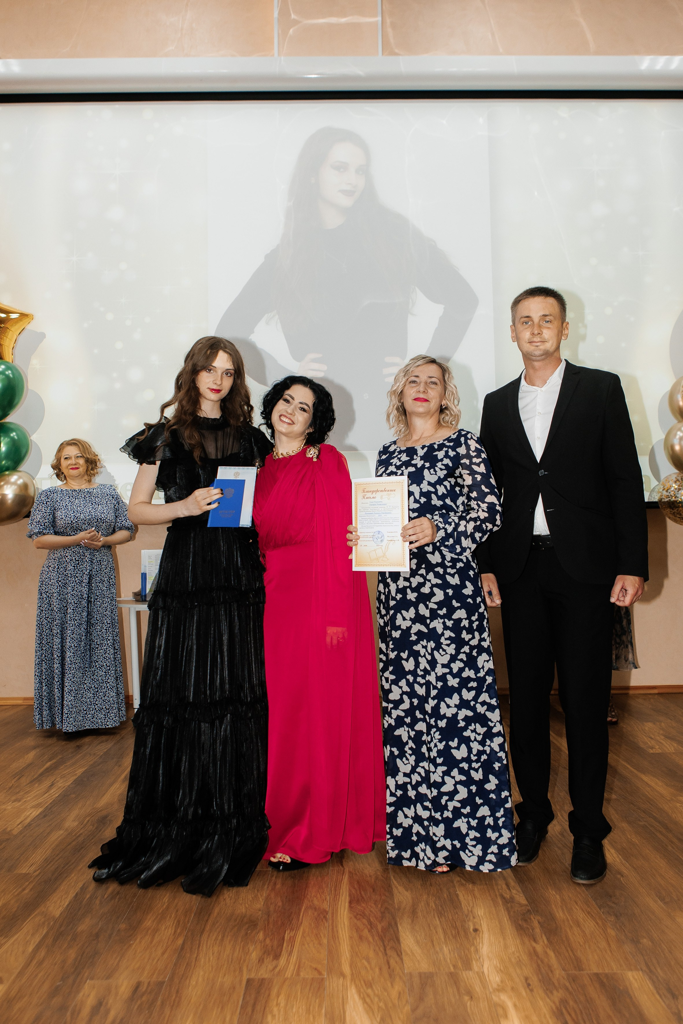 Выпускной Гимназия 12 2024 г. Свадебный и портретный Фотограф в Липецке Дмитрий Котюков