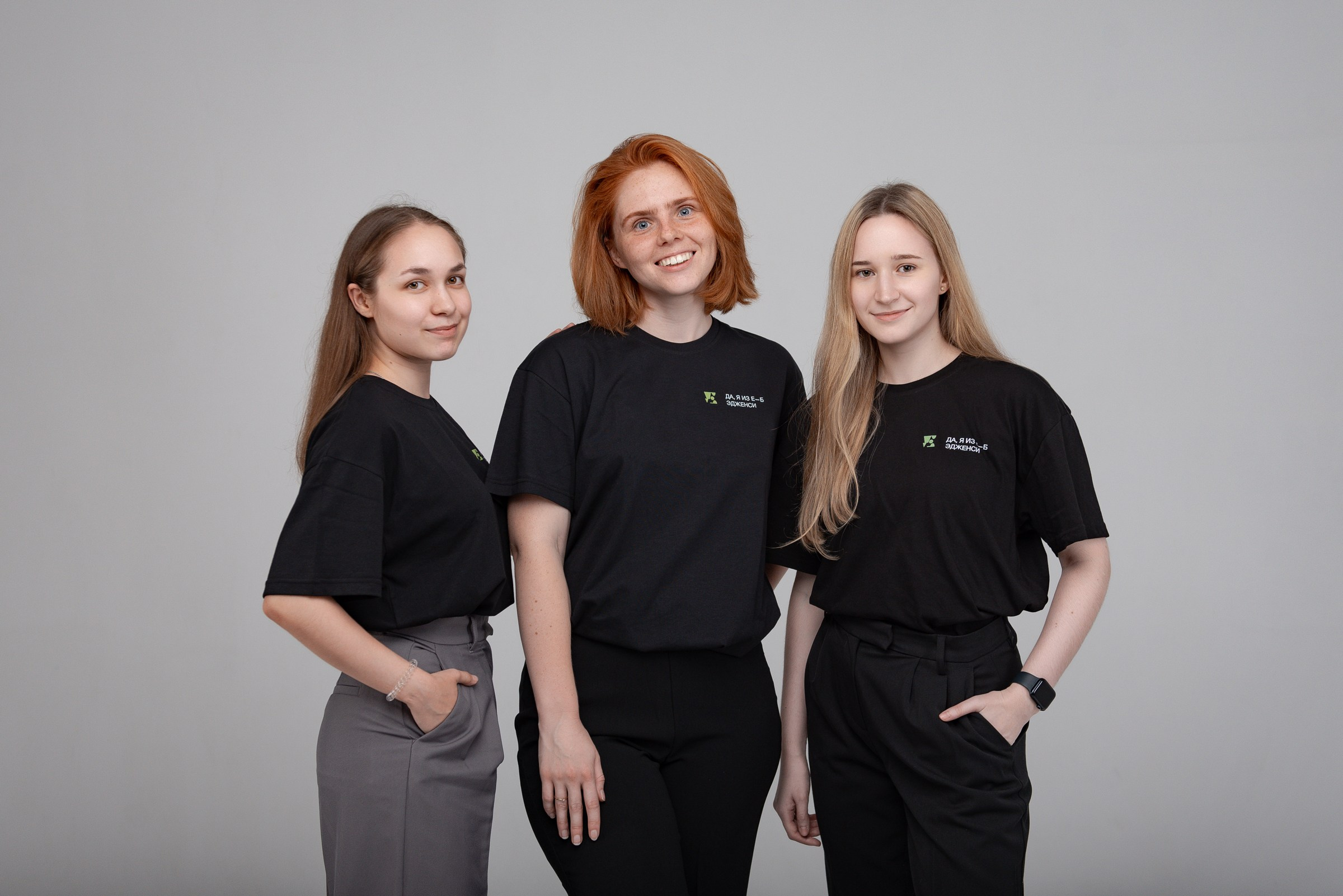 Съёмка сотрудников для сайта, портретная съёмка на чёрном или белом фоне, контент съёмка