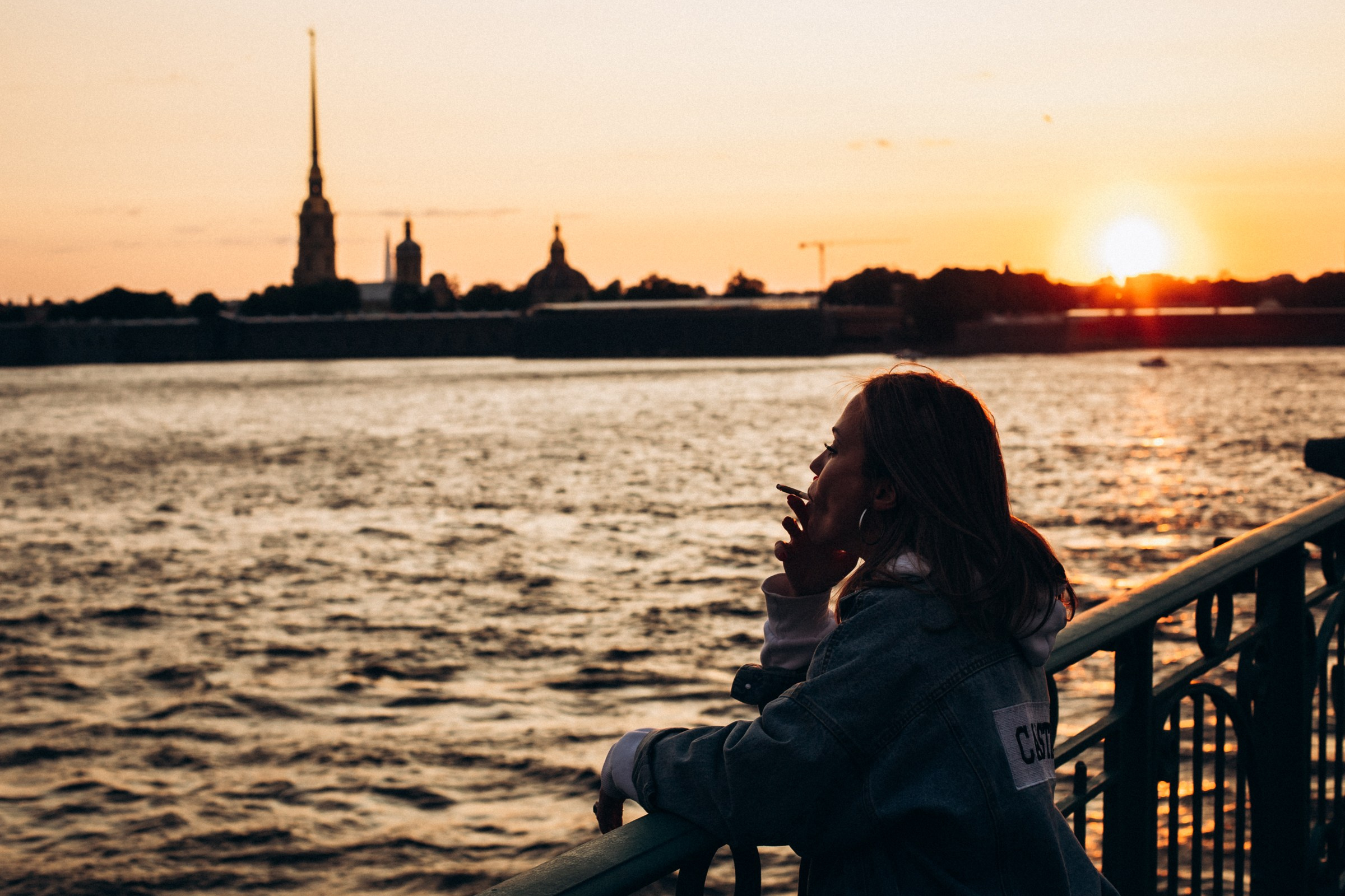 Катерина в июне. Фотопрогулка в Петербурге. Индивидуальный и семейный фотограф в Санкт-Петербурге