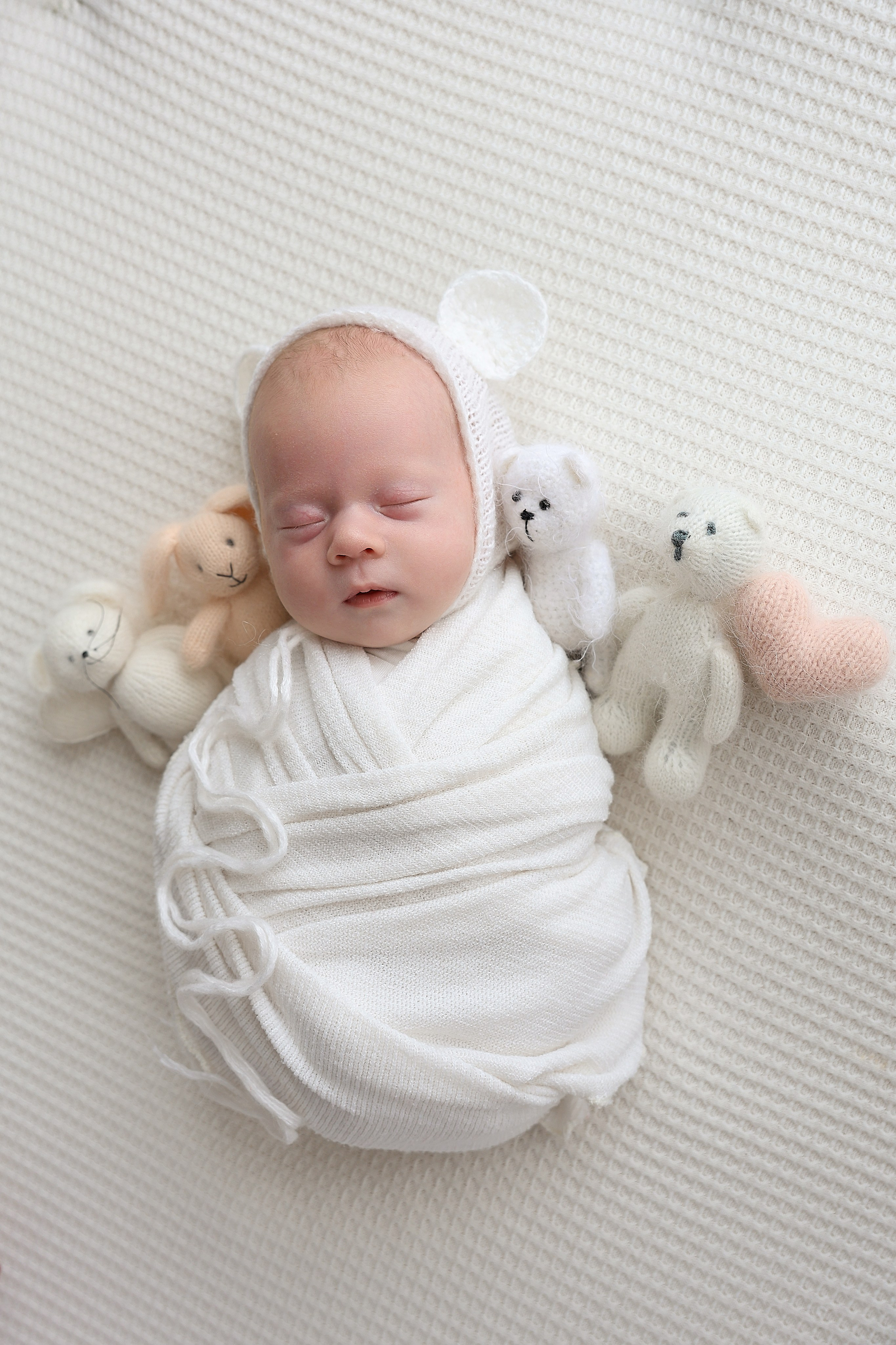 Съемка в стиле ньюборн с мамой. Фотосъемка выписки из роддома в Москве, заказать фотографа на выписку ньюборн съемка в роддоме newborn фотограф в Юдино