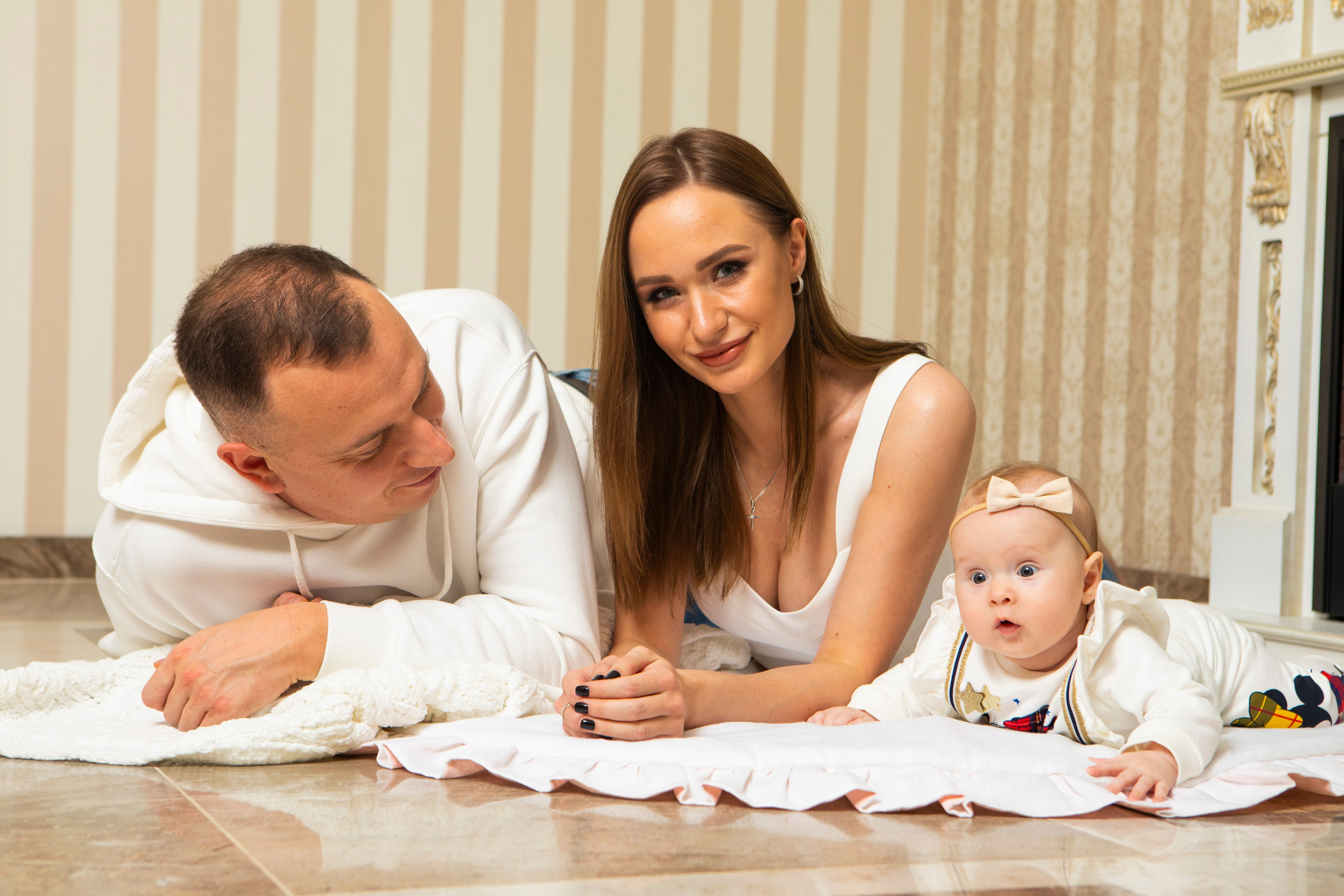 Семейные фото у Вас дома «Ася Игорь Алина ". ФОТОХУДОЖНИК