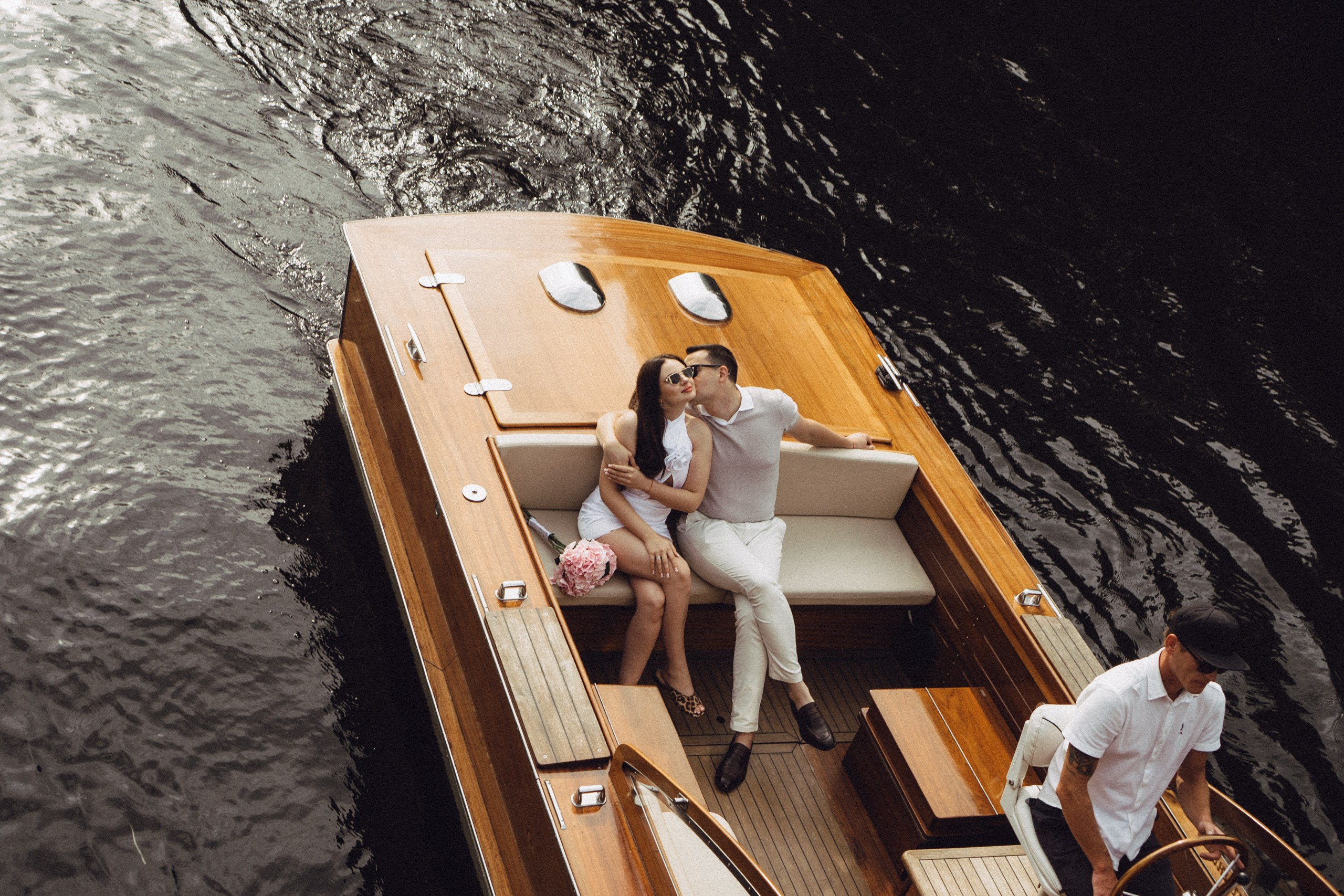 СВАДЕНБНАЯ СЬЕМКА НА КАТЕРЕ ПО КАНАЛАМ САНКТ-ПЕТЕРБУРГА И В АКВАТОРИИ НЕВЫ. Профессиональный фотограф, Санкт-Петербург — Виктория Богомолова