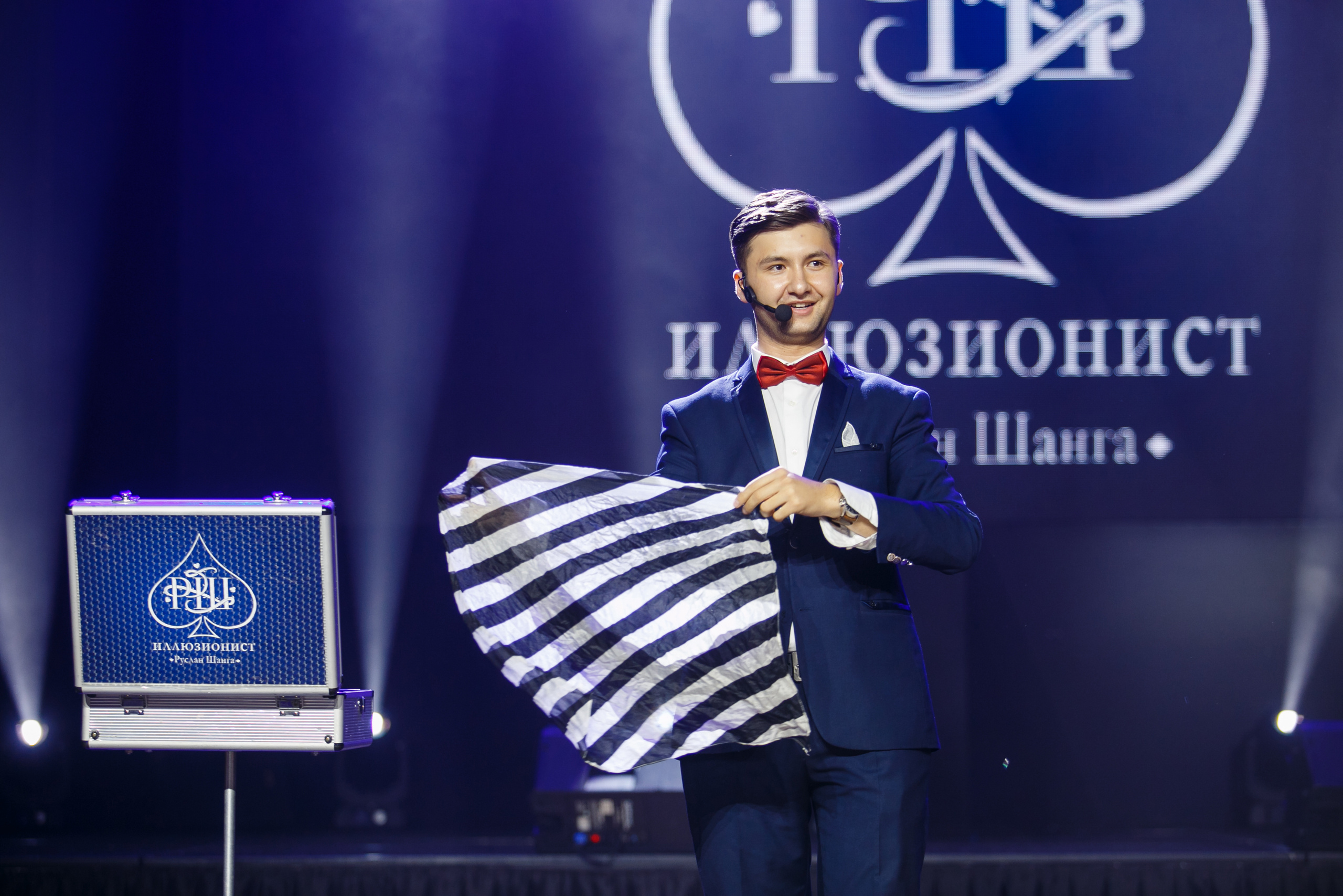 Выпускной. Школа 87. Галич Hall. Фотограф Андрей Баксов