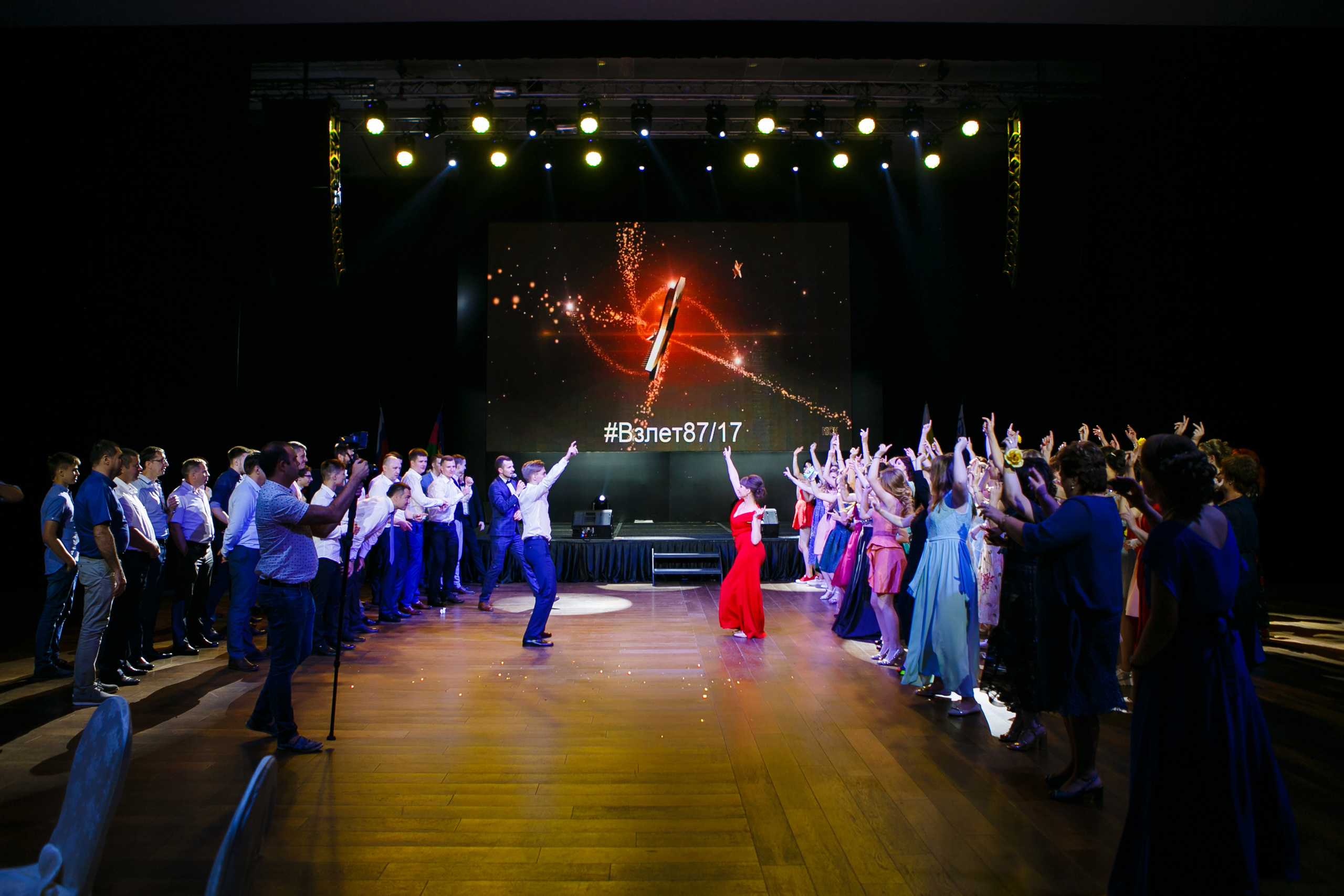 Выпускной. Школа 87. Галич Hall. Фотограф Андрей Баксов