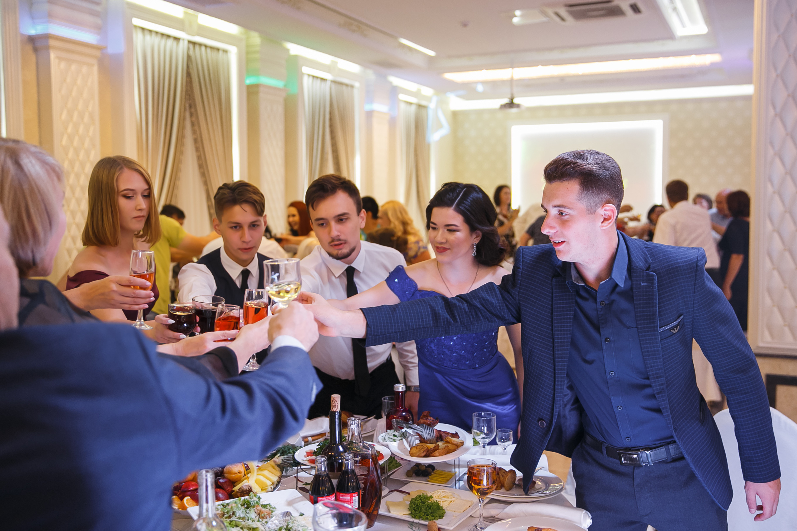 Выпускной. Гимназия 88. Ресторан Чехов. Фотограф Андрей Баксов