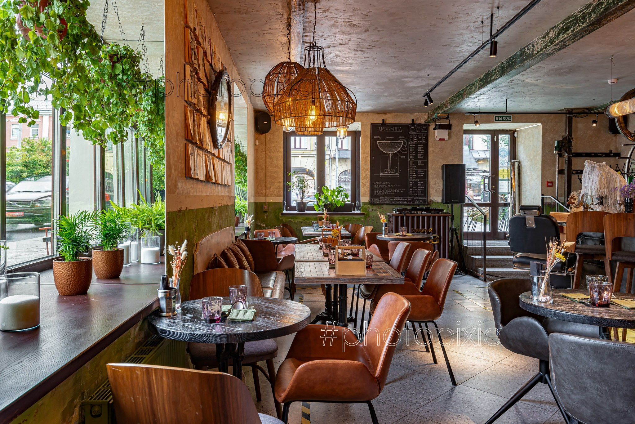 Интерьерная съёмка бара Masters & Margaritas на Маяковской. Интерьерная съёмка и виртуальные туры — Интерьерный фотограф Кузнецов Сергей (photopixiq)