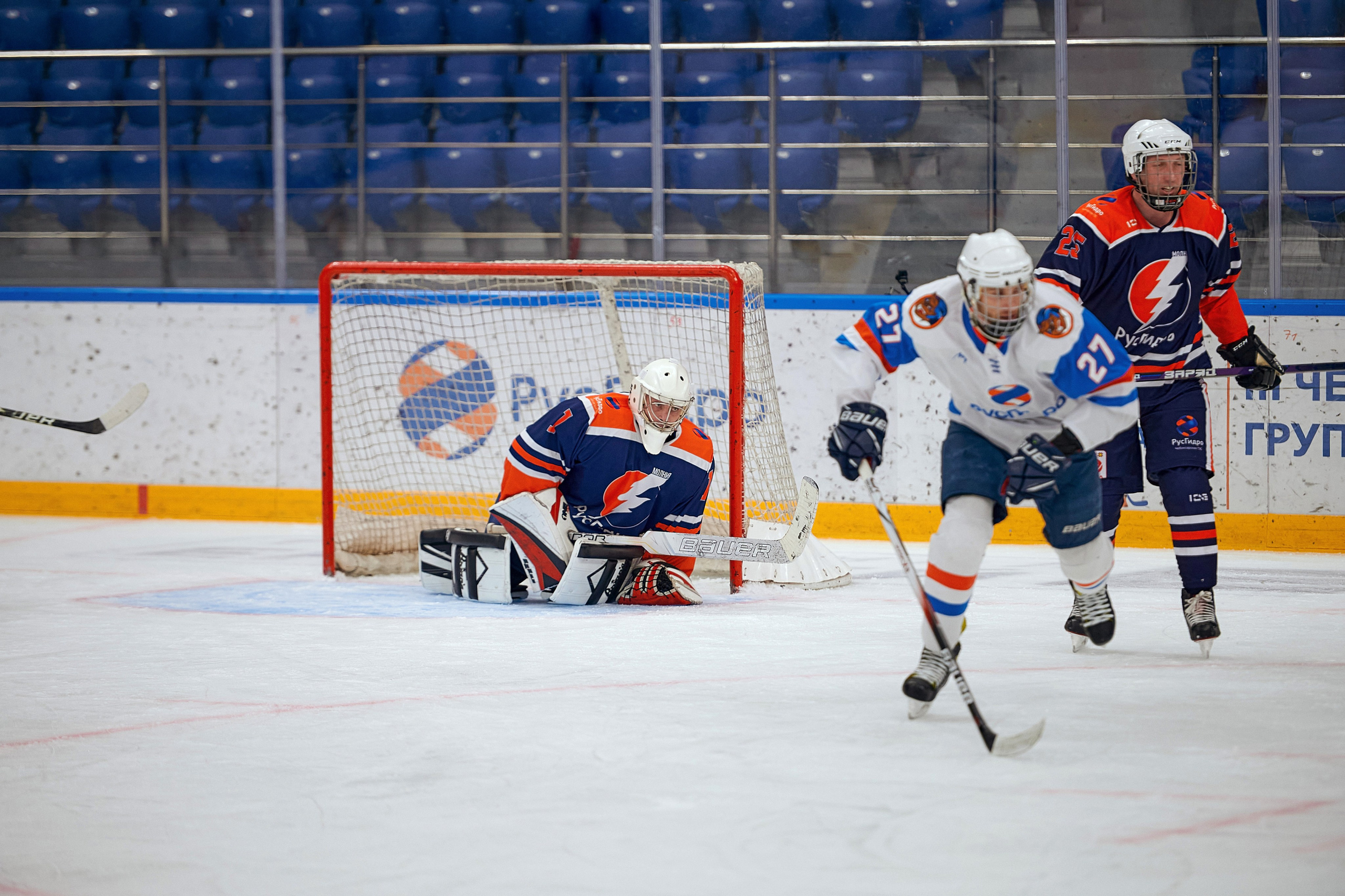 Портфолио репортажной фотосъёмки: Кристалл арена — Хоккей — РусГидро. Фотограф Яковлев Роман — Красноярск
