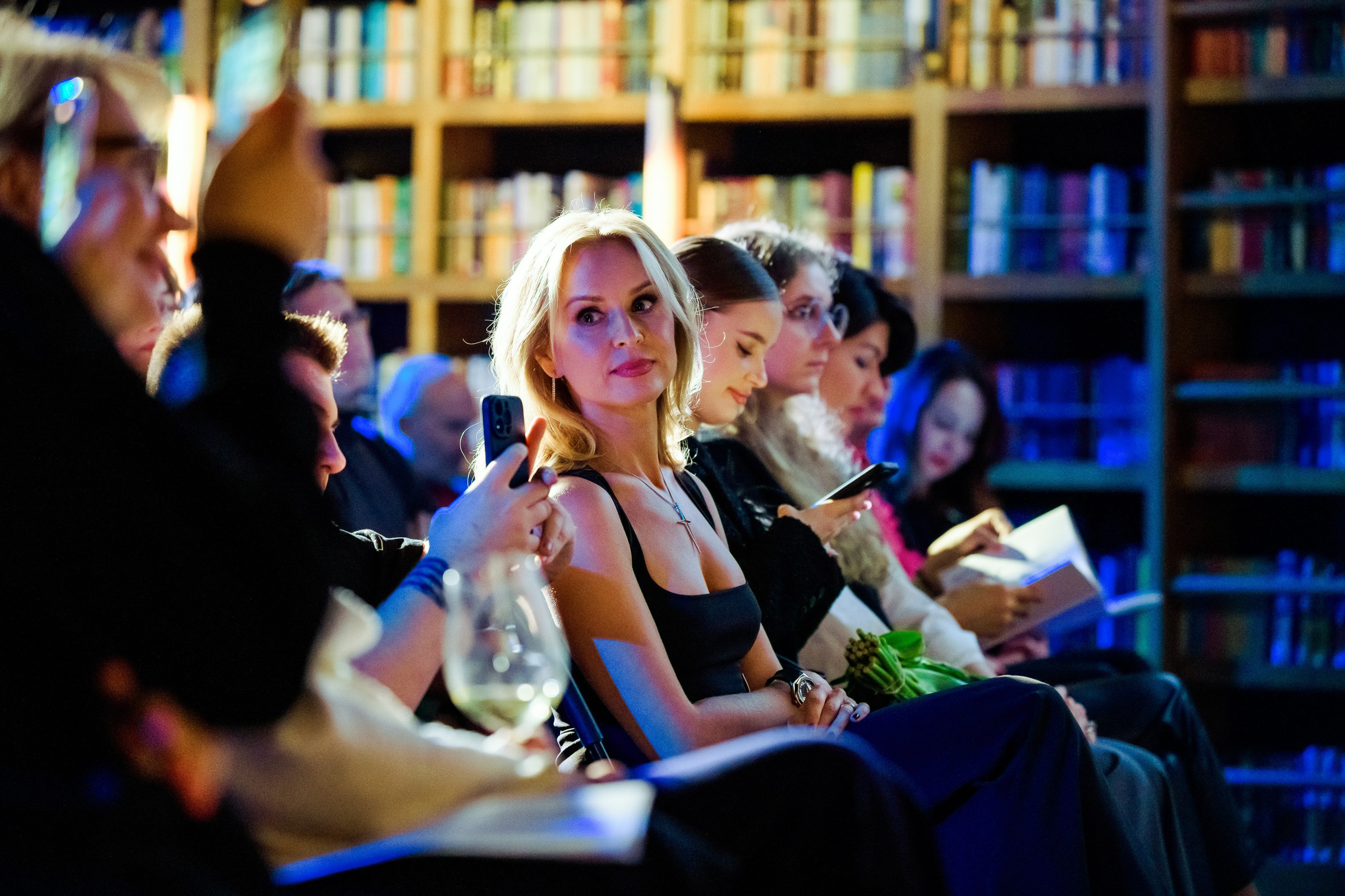 Презентация стихов Надежды. Репортажный фотограф Сергей Дроздов