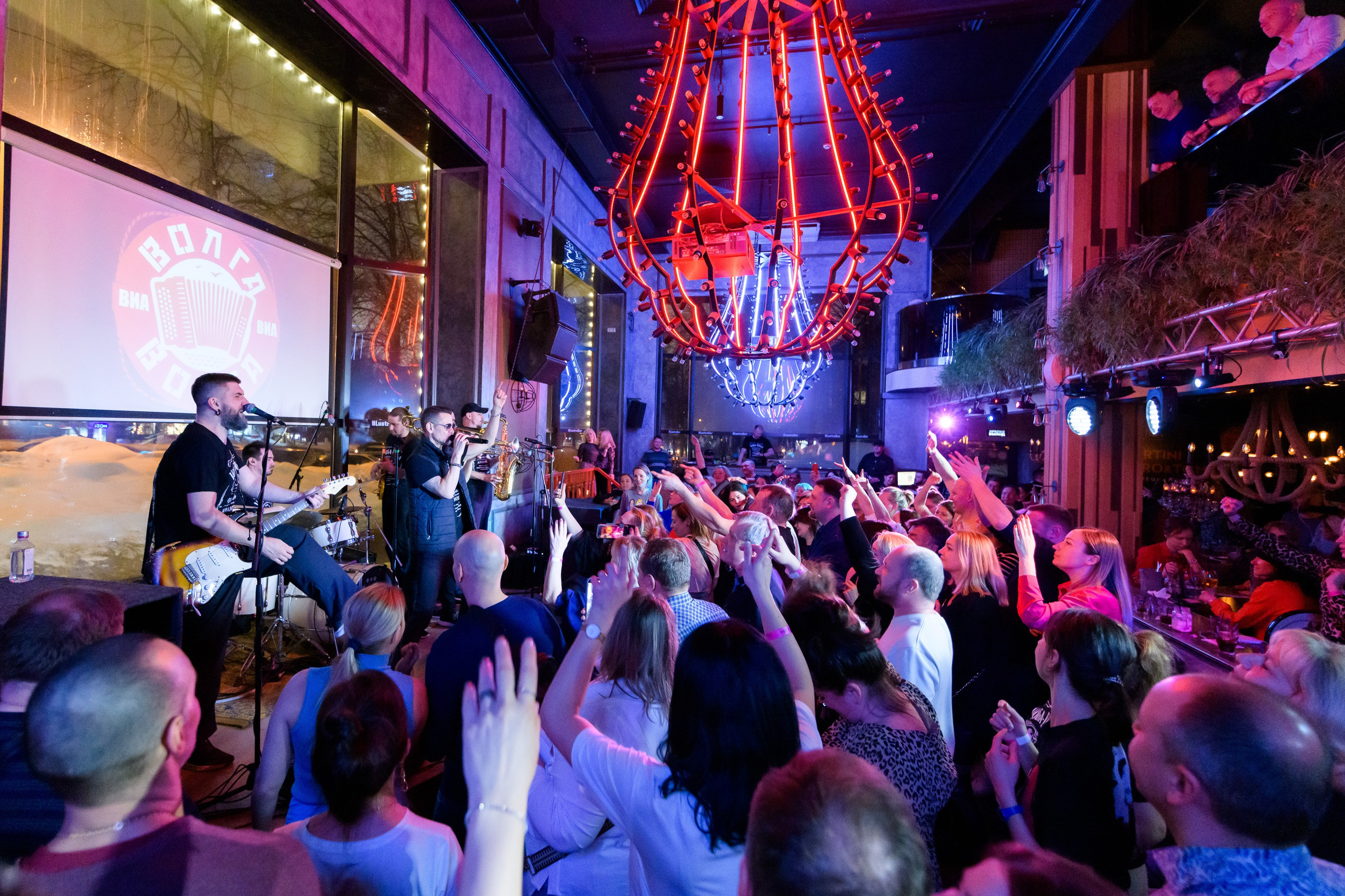 Люстра бар. Репортажный фотограф Сергей Дроздов