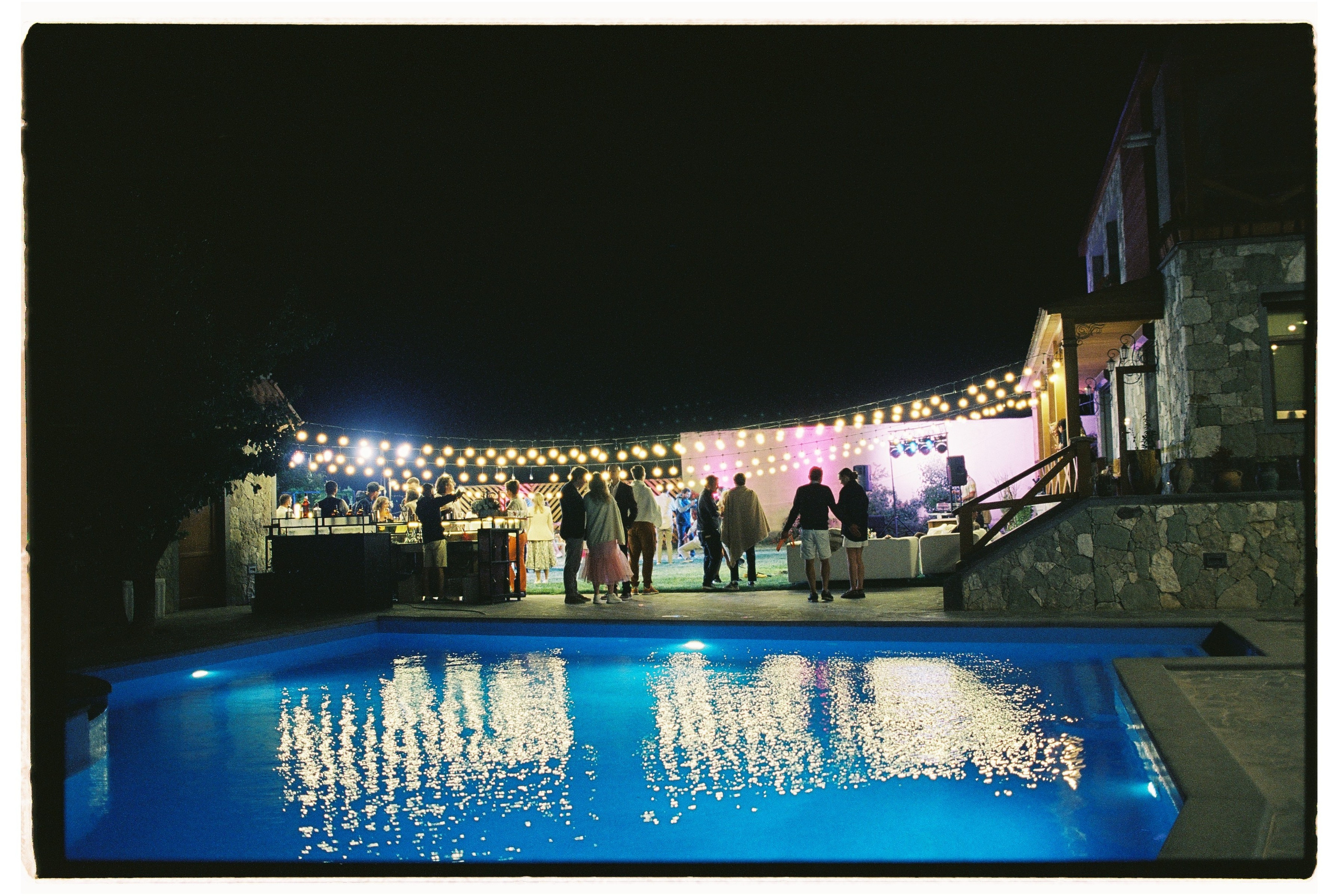 Трогательная свадебная вечеринка в горах Армении. Афина Ефимова. Свадебный фотограф Москва