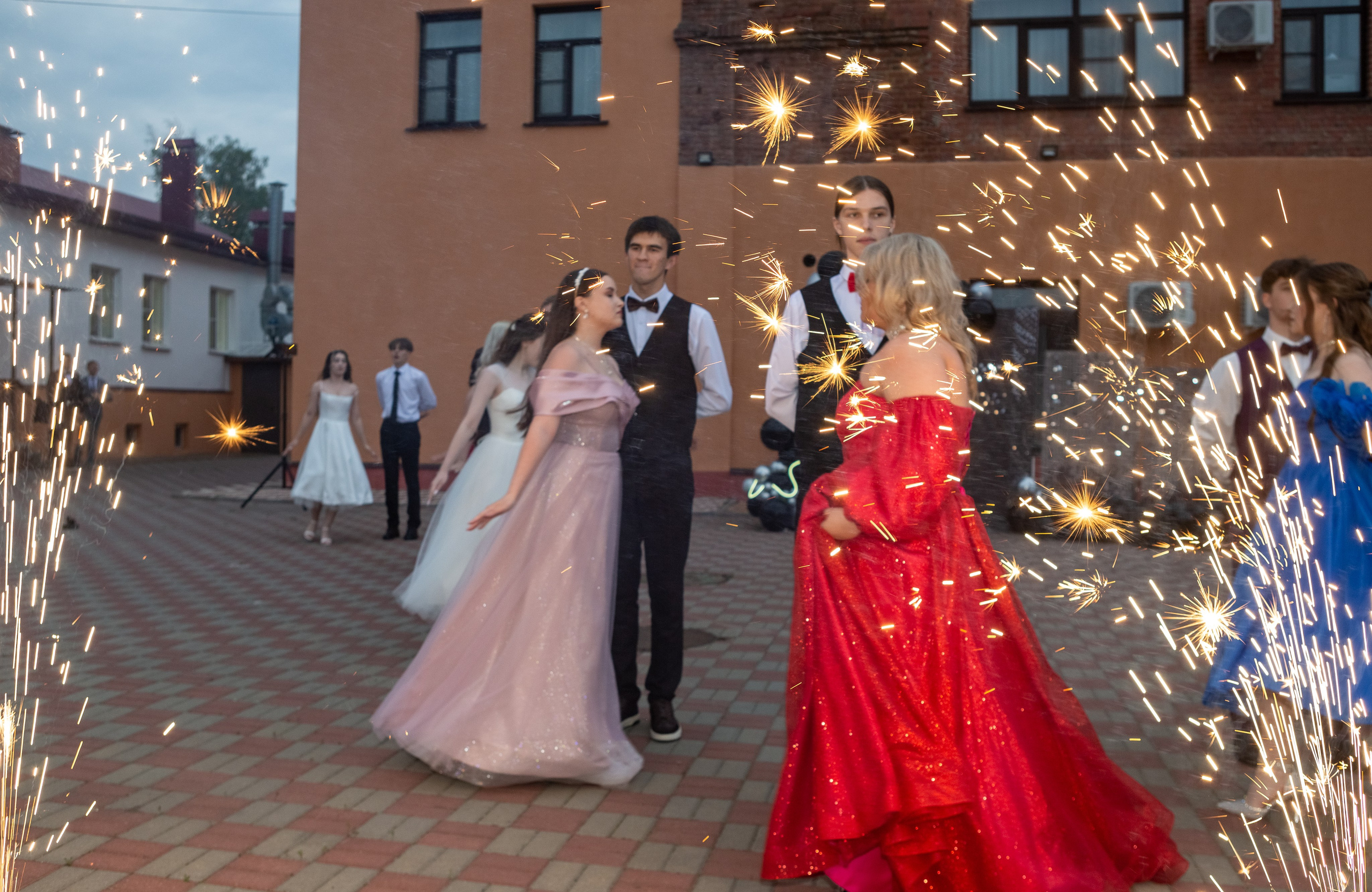 Выпускной, последний звонок. Выпускные альбомы Воронеж " СОКОЛ фото»