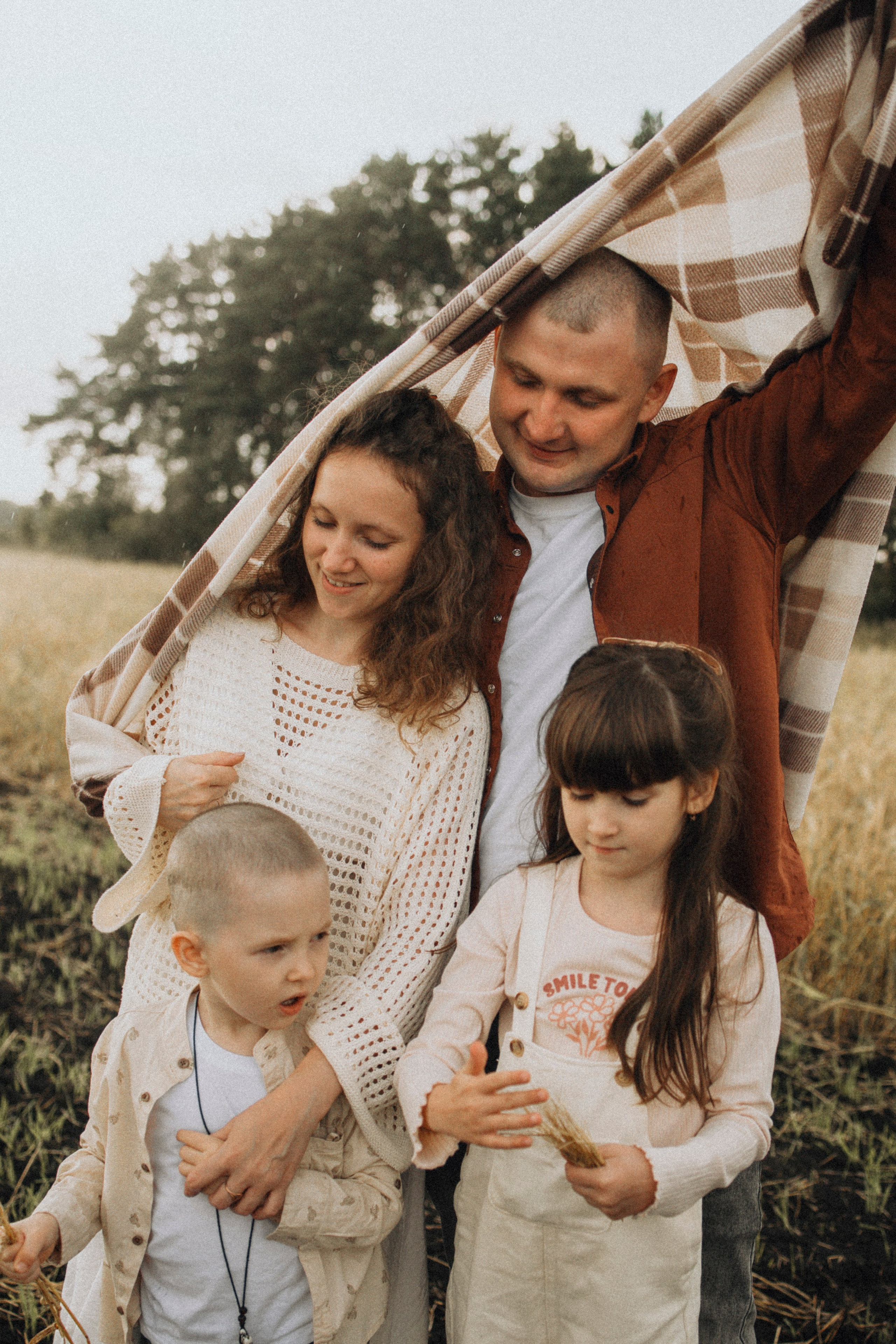 Под августовским дождём. Lifestyle семейный и детский фотограф в Омске Иванова Екатерина