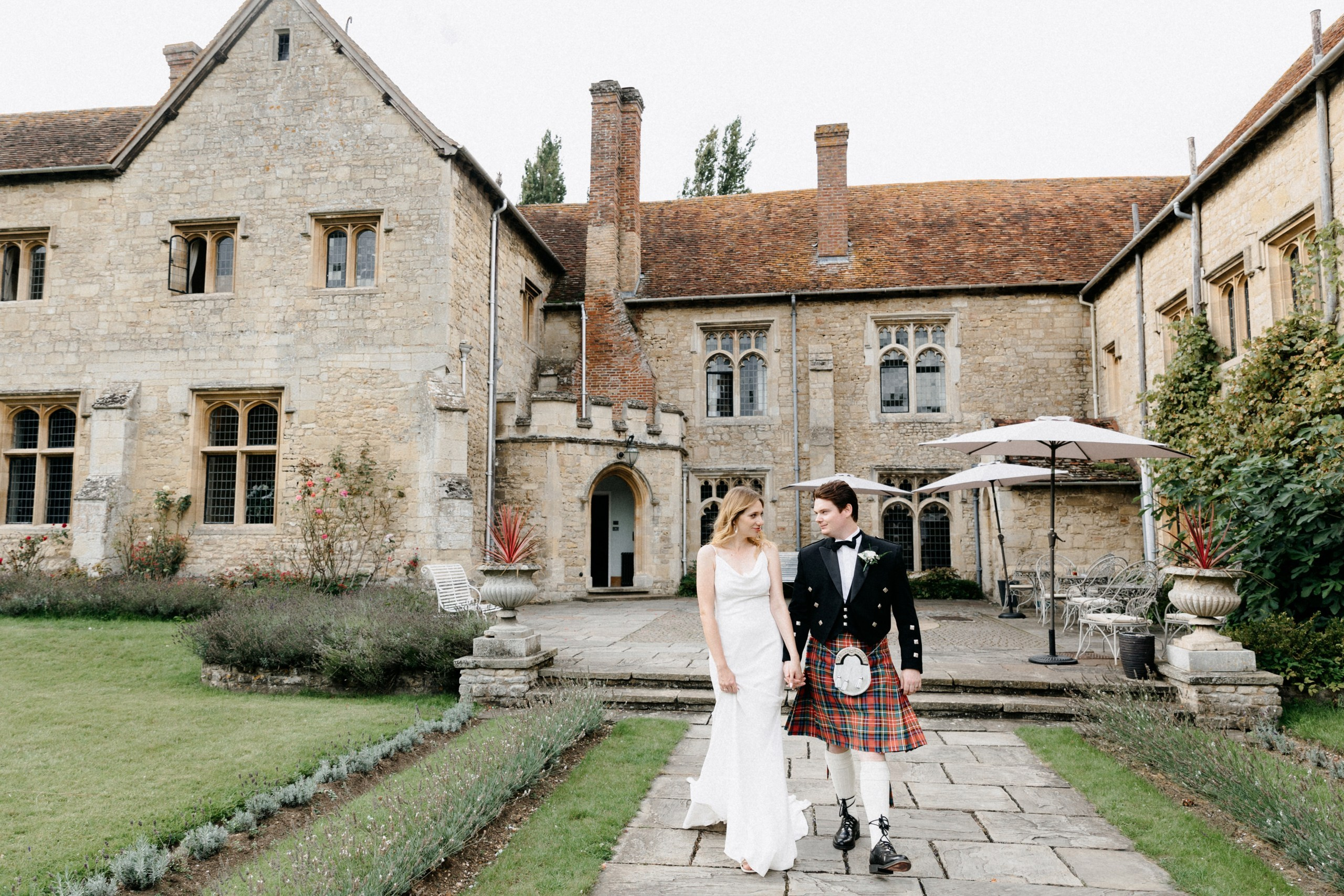 Ana & Tom Wedding at Notley Abbey. Moments Catchers — Wedding Photography & Video Duo in London