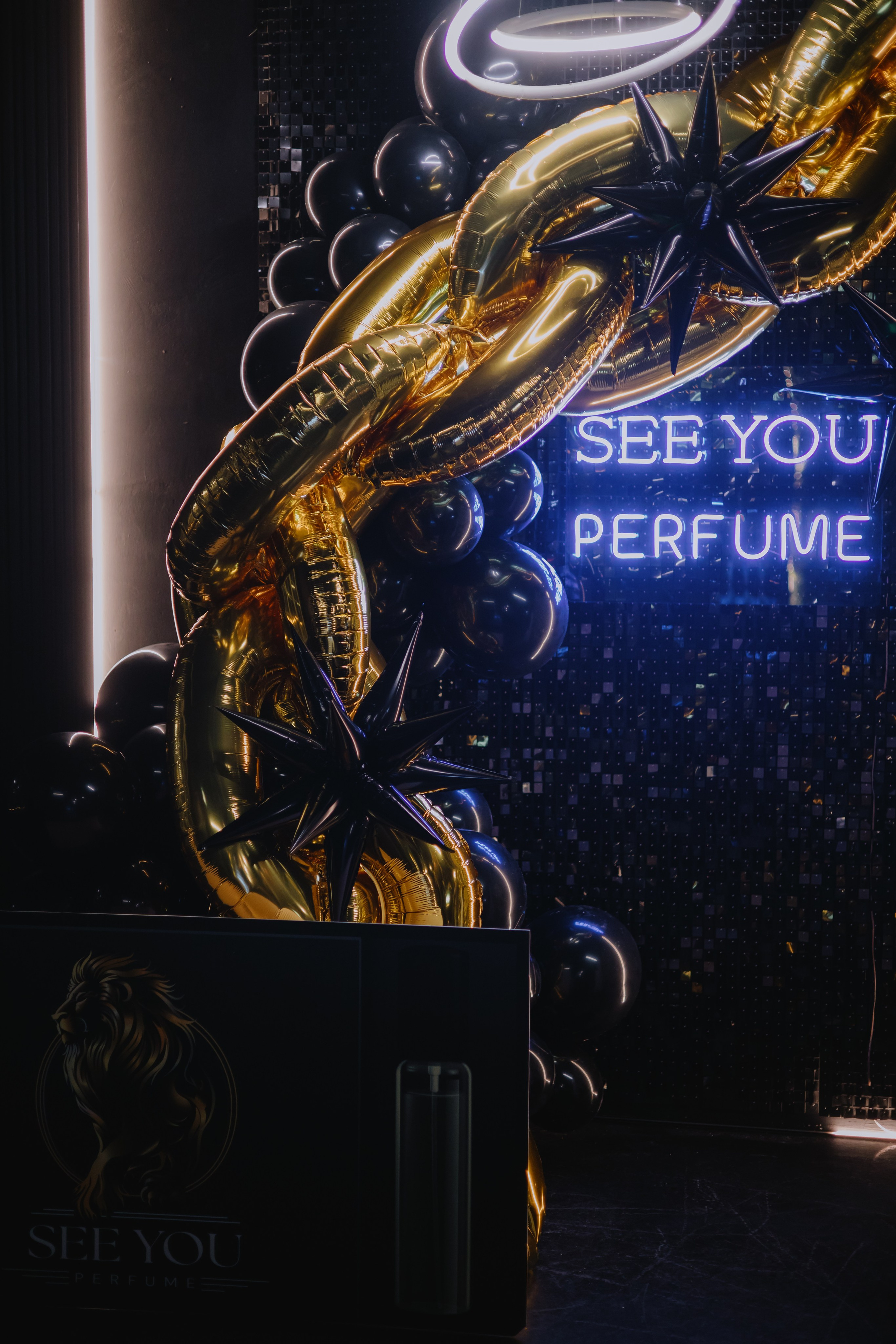 See `You Perfume. Фотограф в Москве и Санкт-Петербурге Дарина