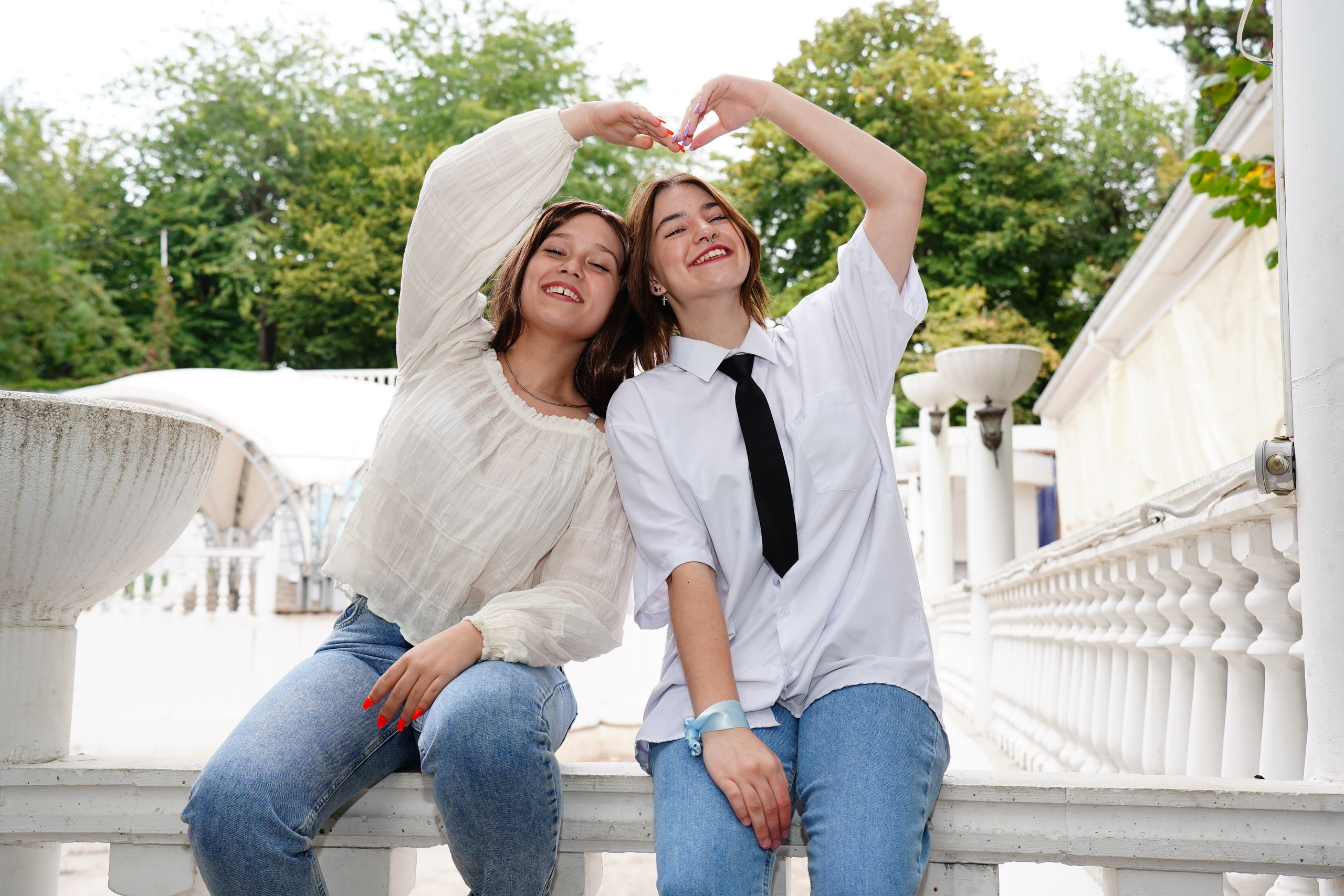 Парк Горького _бело-голубые оттенки старшая школа. MEMENTO.Выпускные альбомы, школьные, юбилейные и другие книги. Ростов-на-Дону