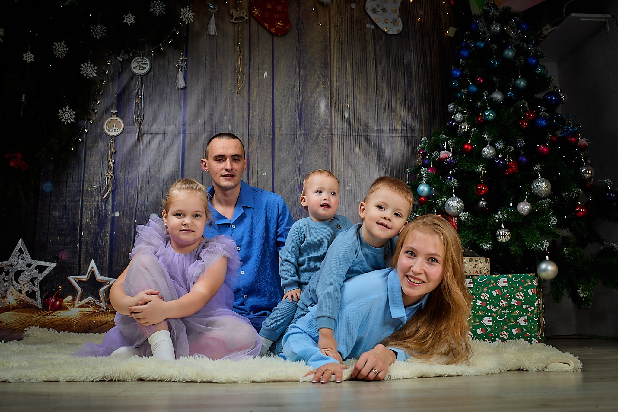 Новогодняя домашняя фотосессия. Свадебный и семейный фотограф в г. Волхов Алексей Кочерыжкин