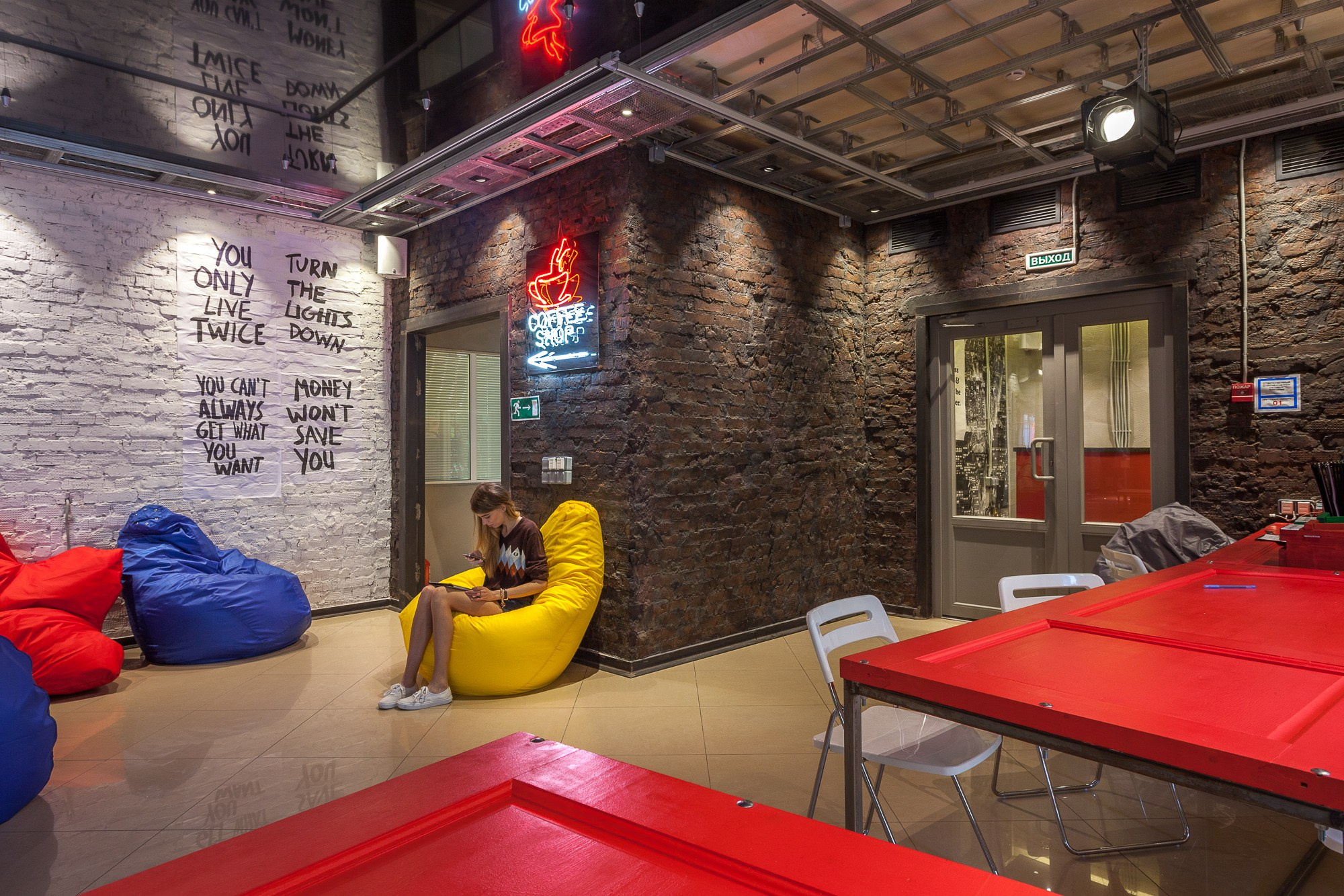 ОФИС АГЕНСТВА НА ЯУЗСКОЙ                                                             Архитектура: Зайцев С.                                                                                Дизайн: Работнов А.   