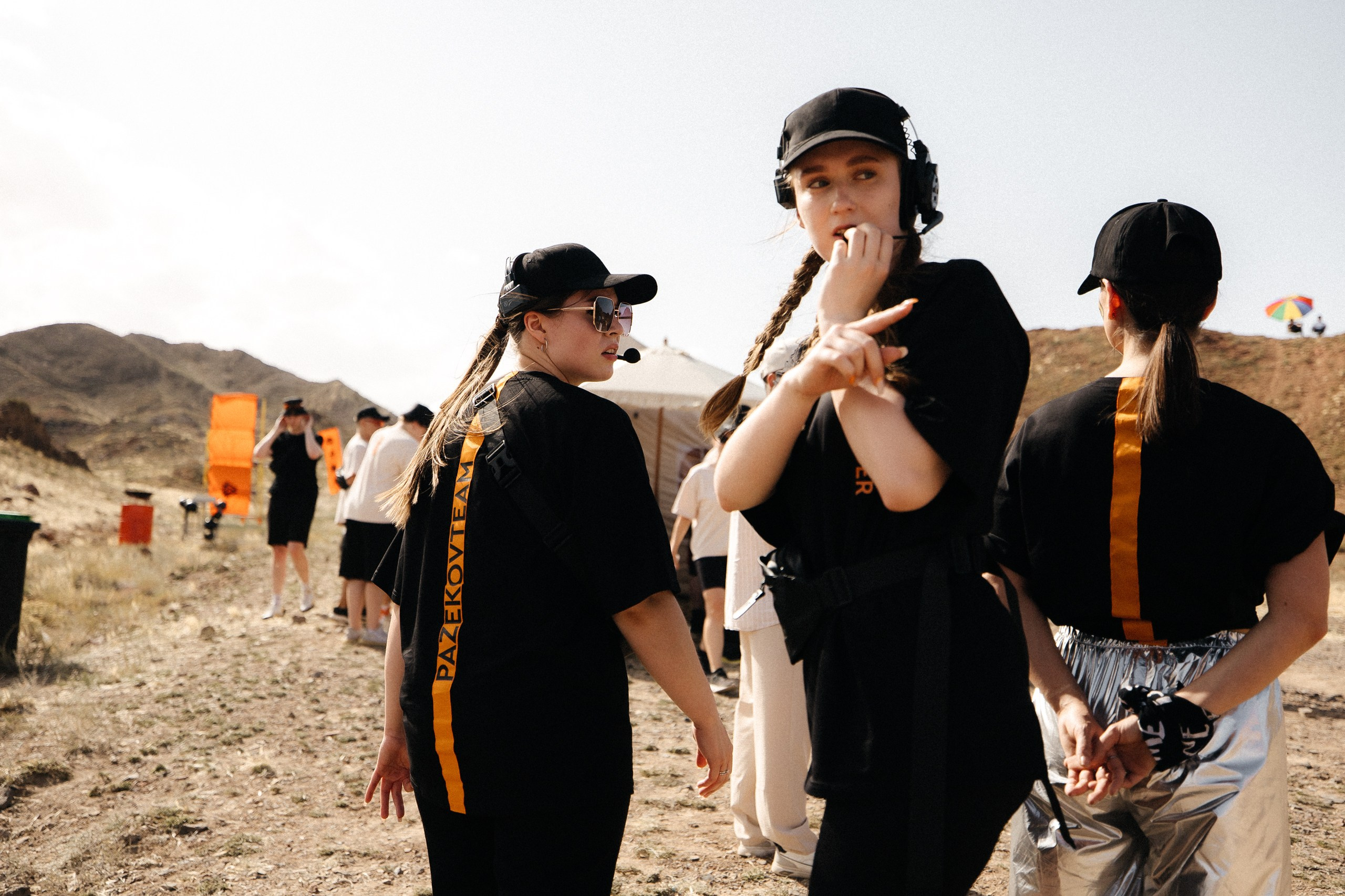 Здравствуйте! Я свадебный фотограф из Ульяновска, работаю в том числе по всей России и с выездом за границу. Снимаю свадьбы, lovestory, корпоративы, светский репортаж. Провожу обучение по фотографии, мастер-классы и воркшопы для других фотографов.