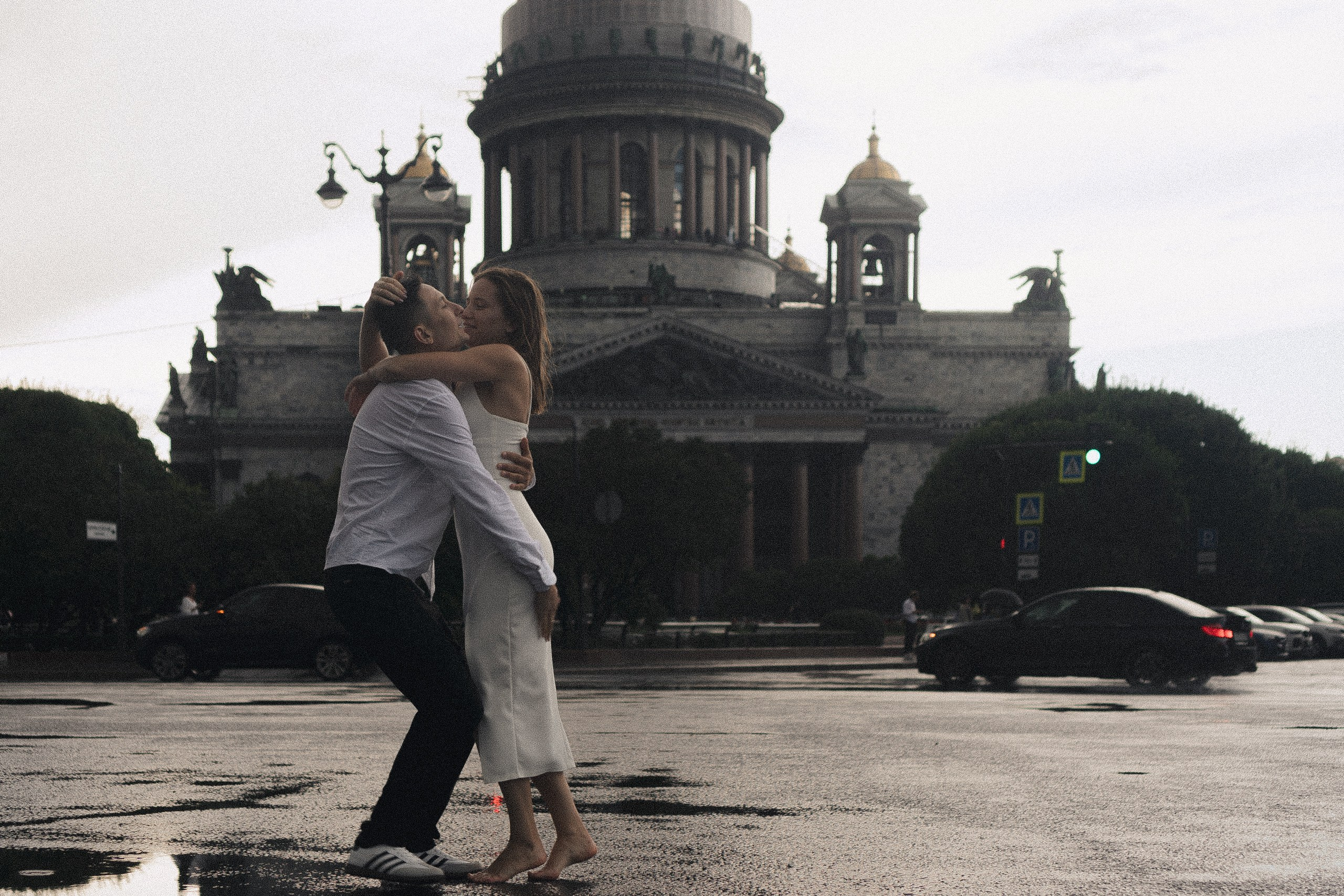 СВАДЕБНАЯ ФОТОСЕСИСИЯ В МЕТРО И ВОЗЛЕ ИСАКИЕВСКОГО СОБОРА В ДОЖДЬ. Профессиональный фотограф, Санкт-Петербург — Виктория Богомолова