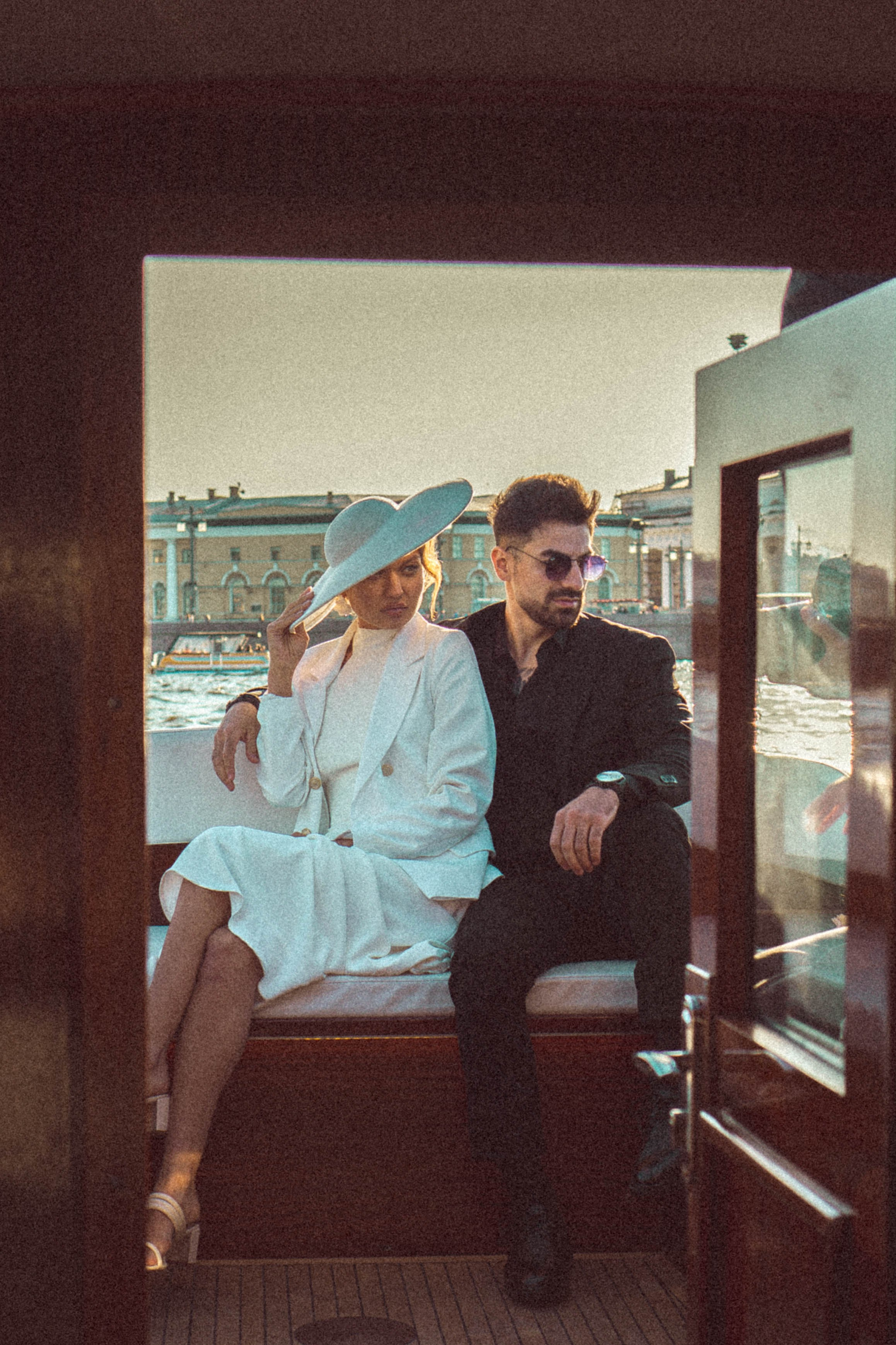 СВАДЕНБНАЯ СЬЕМКА НА КАТЕРЕ ПО КАНАЛАМ САНКТ-ПЕТЕРБУРГА И В АКВАТОРИИ НЕВЫ. Профессиональный фотограф, Санкт-Петербург — Виктория Богомолова