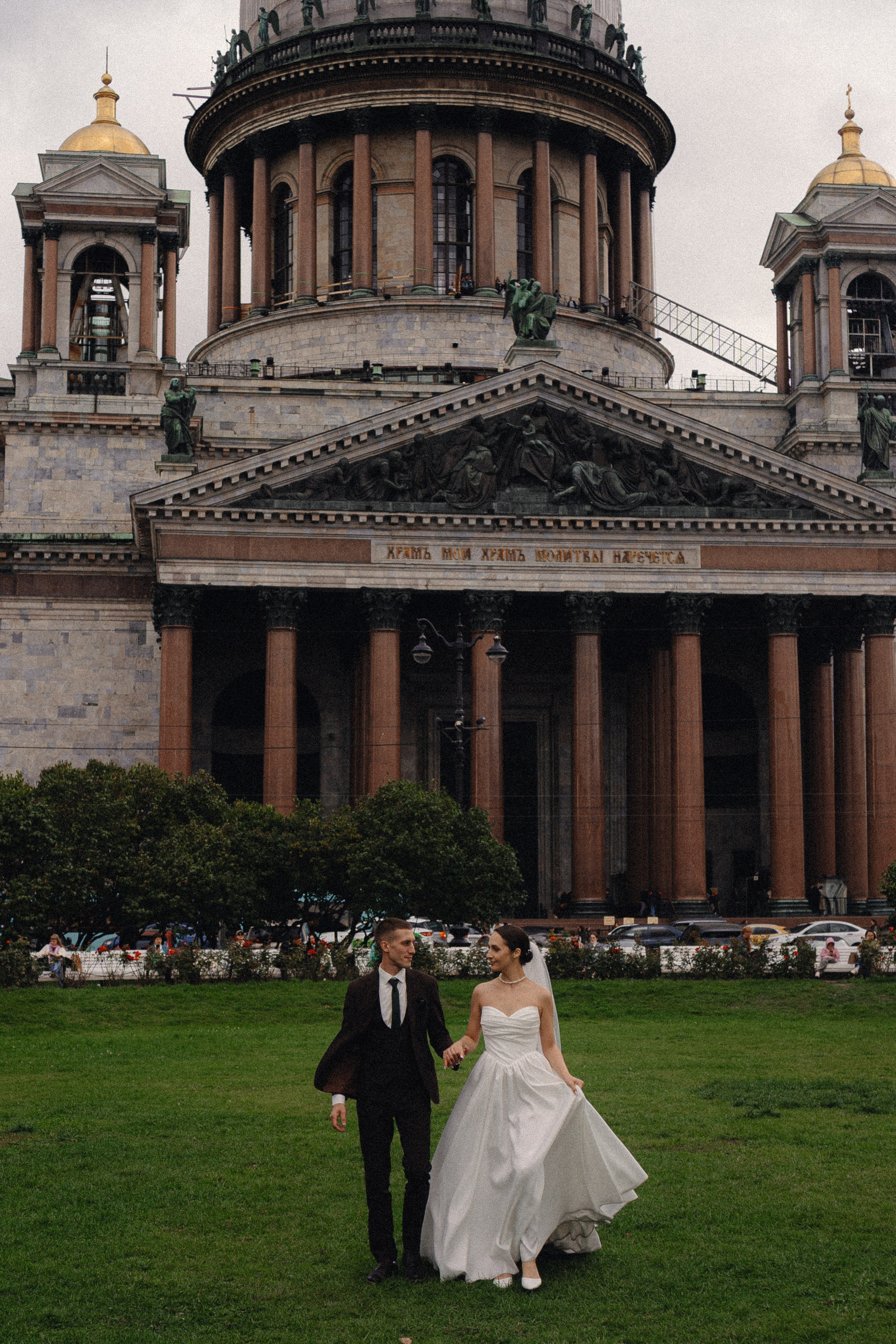СВАДЕБНАЯ ПРОГУЛКА В САНТК-ПЕТЕРБУРГЕ (ИСАКИЕВСКИЙ СОБОР, ЗИМНЯЯ КАНАВКА, ЭРМИТАЖ И БОЛЬШАЯ МОРСКАЯ УЛИЦА). Профессиональный фотограф, Санкт-Петербург — Виктория Богомолова