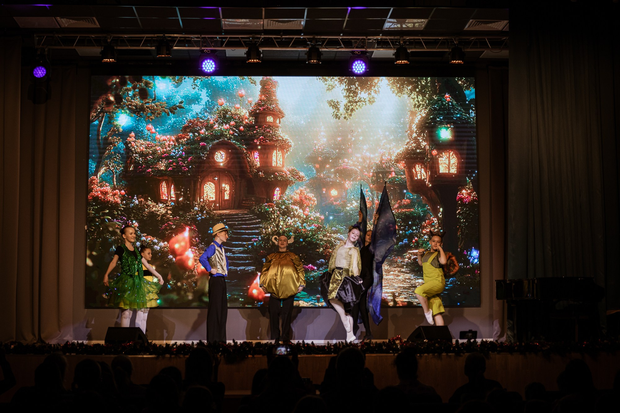 Коллектив современного танца «Айседора». ФотоХудожник Харитонова Ирина г. Санкт-Петербург