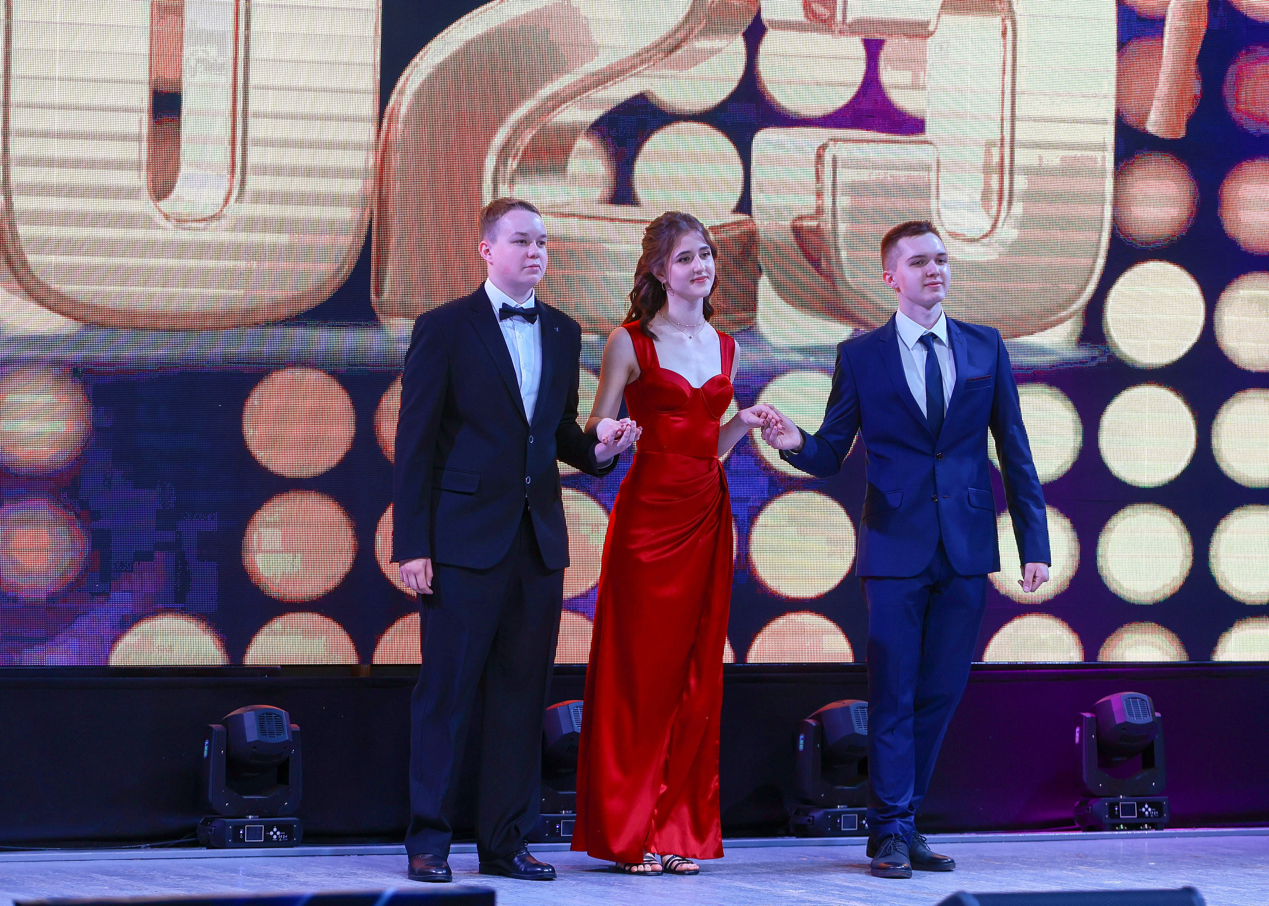 Вручение аттестатов 11 класс в Домодедовский лицей № 3. Выпускные альбомы и школьный фотограф в Подольске, Троицке, Щербинке, Москве и Московской области