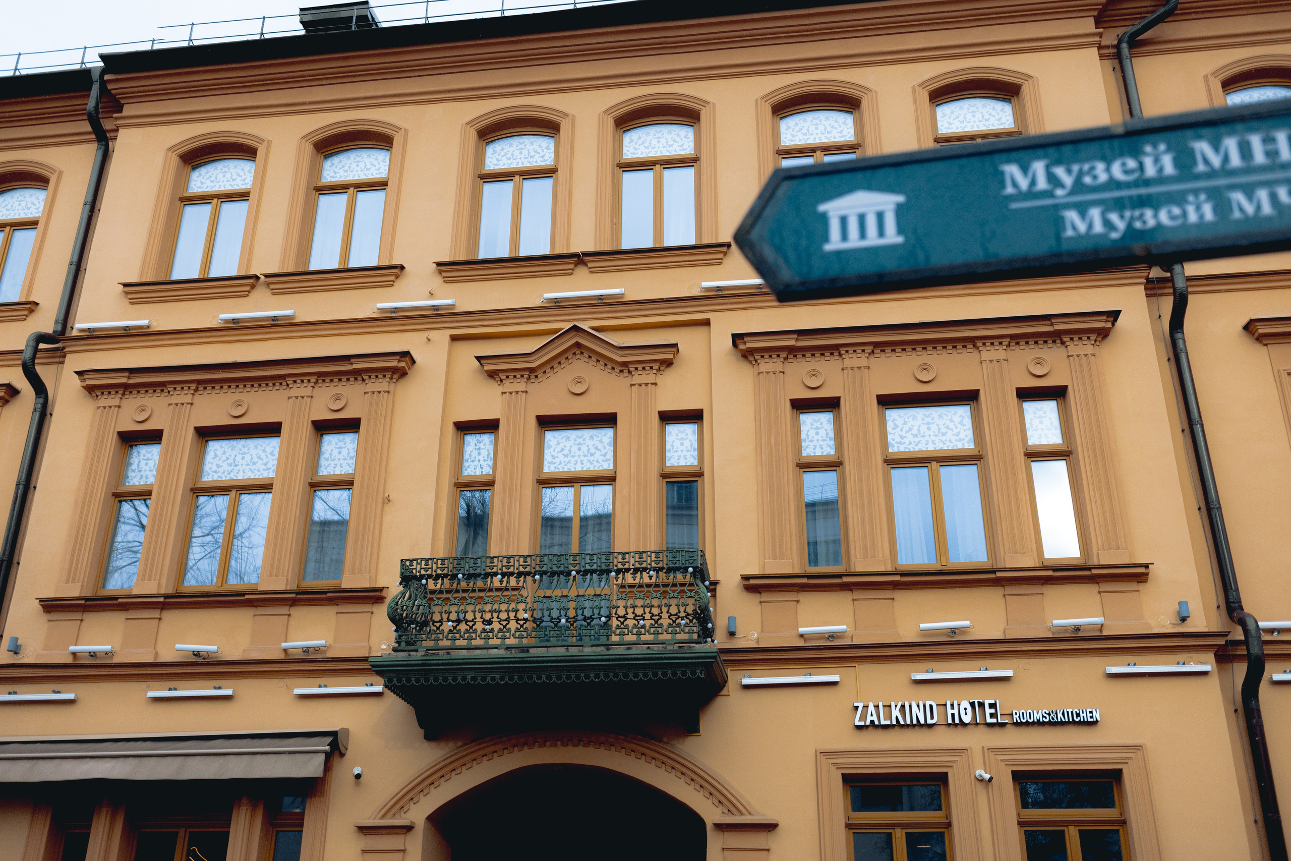 Свадебная фотосессия в Минске в итальянском ресторане La Scala